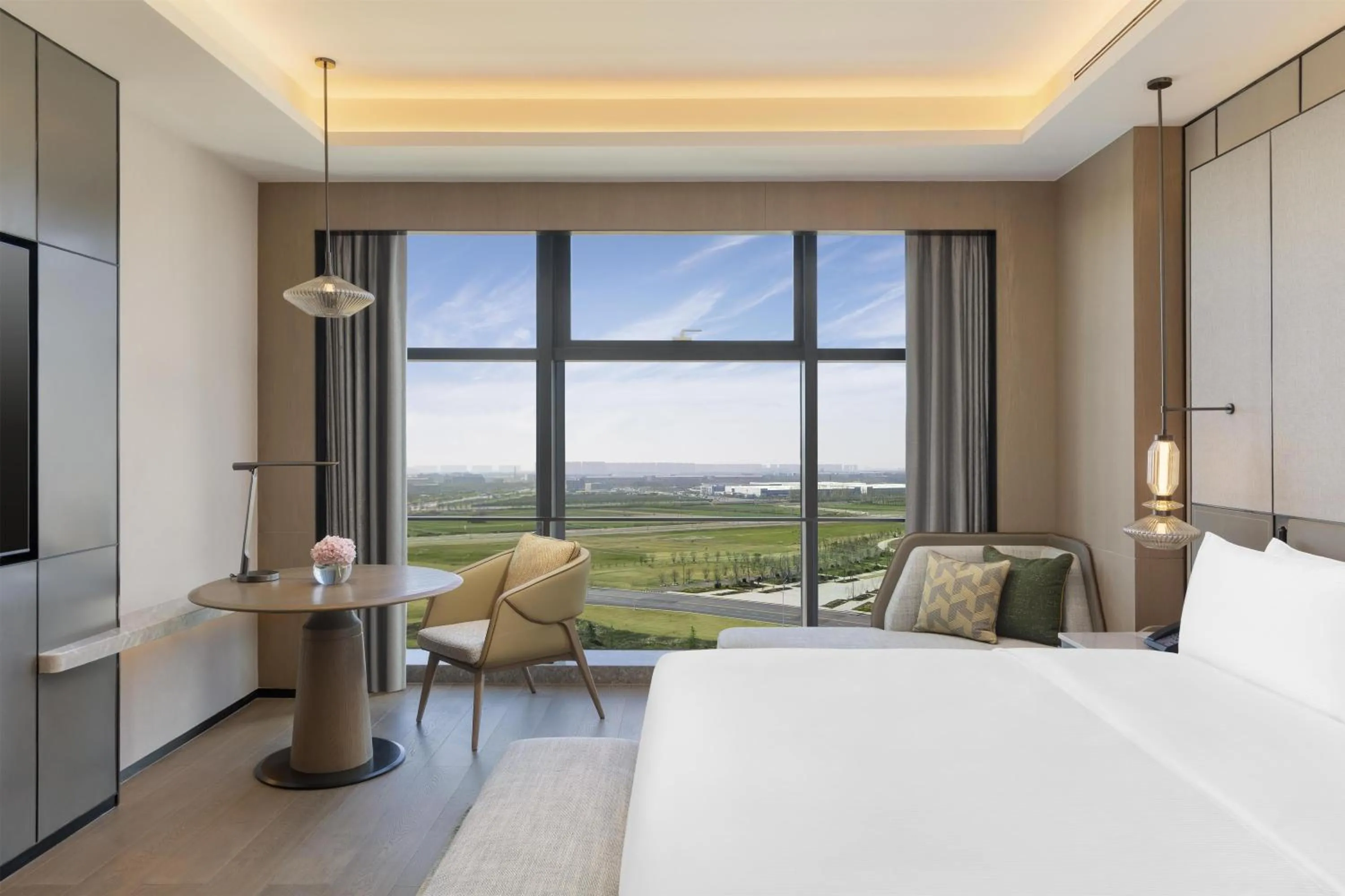 Bed in Doubletree By Hilton Zhengzhou Airport Aerotropolis