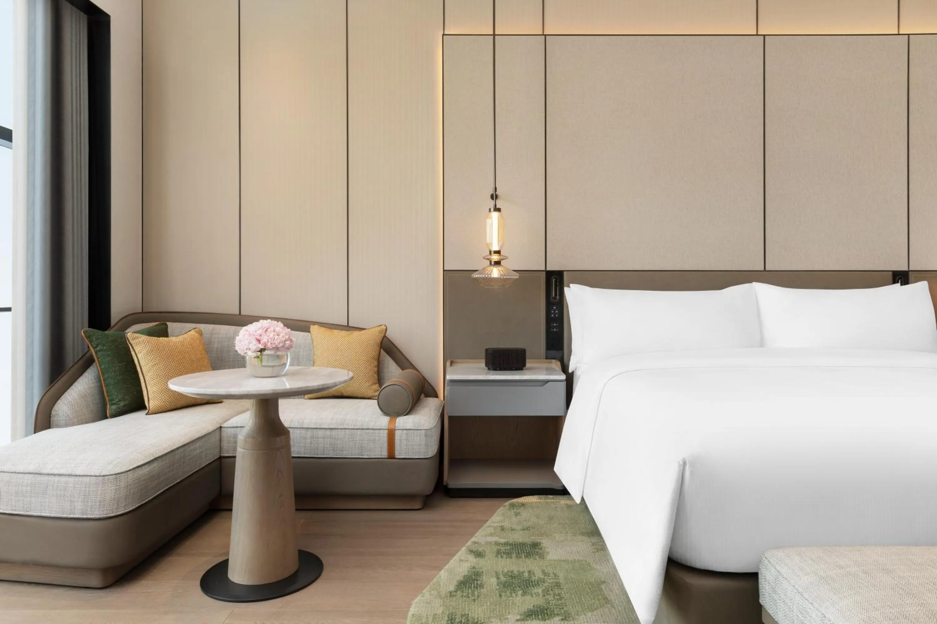 Bed in Doubletree By Hilton Zhengzhou Airport Aerotropolis