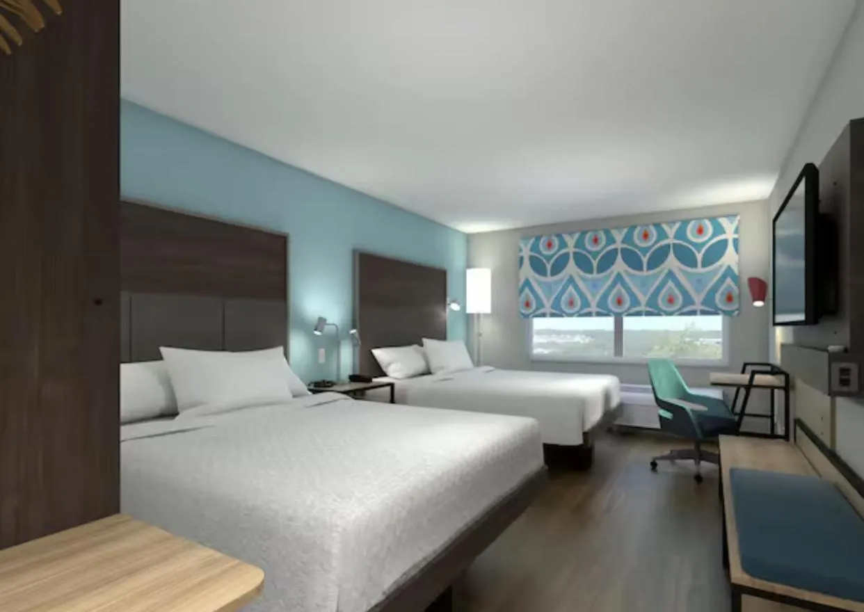 Queen Room with Two Queen Beds - Mobility and Hearing Access in Tru By Hilton Norwalk Des Moines