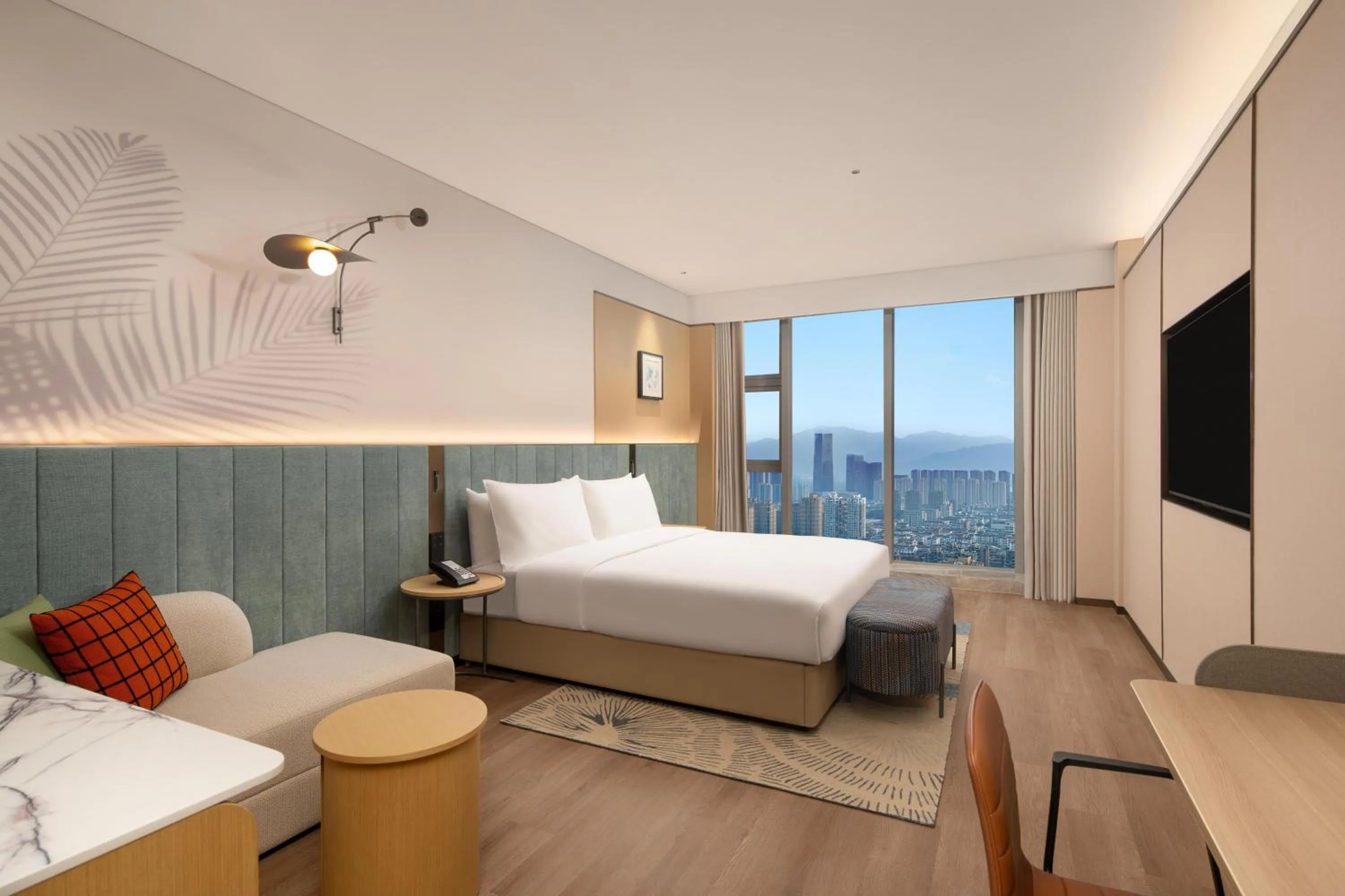 Living room, Bed in Hilton Garden Inn Hangzhou Fuyang Fuchun