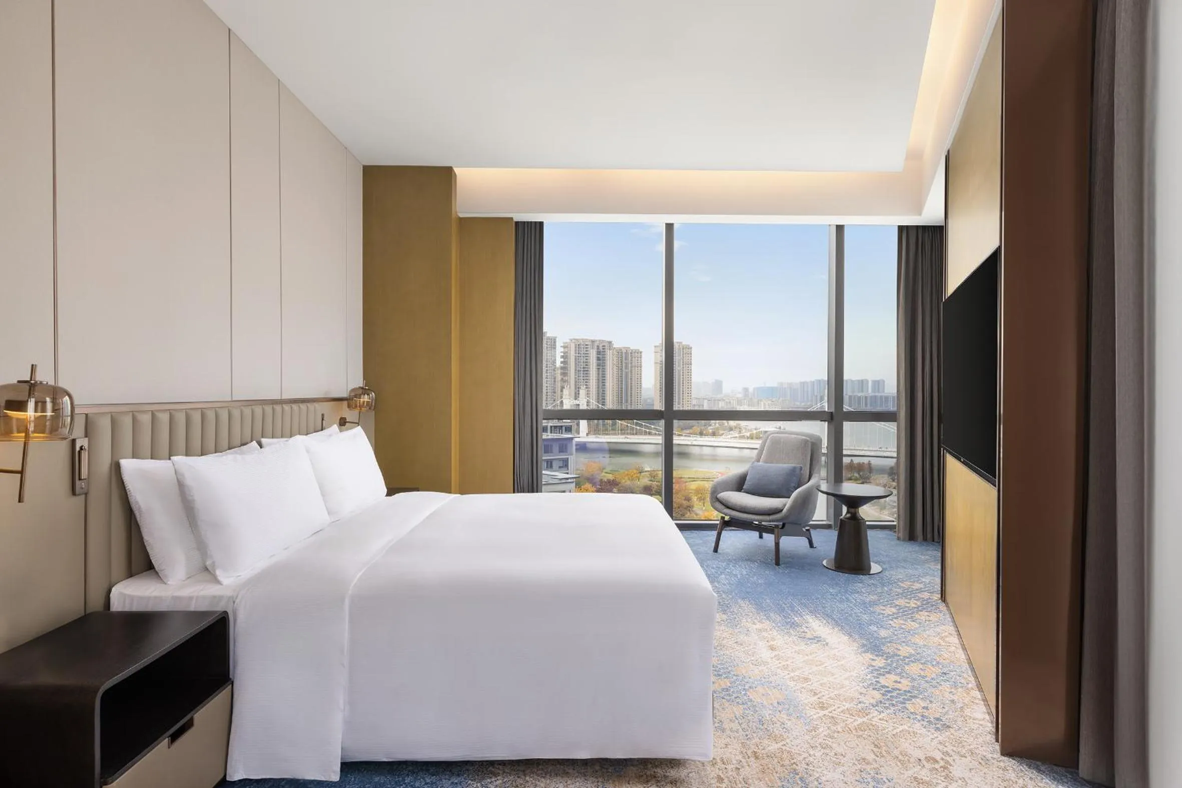 Bed in Hilton Shaoxing Hotel And Residences
