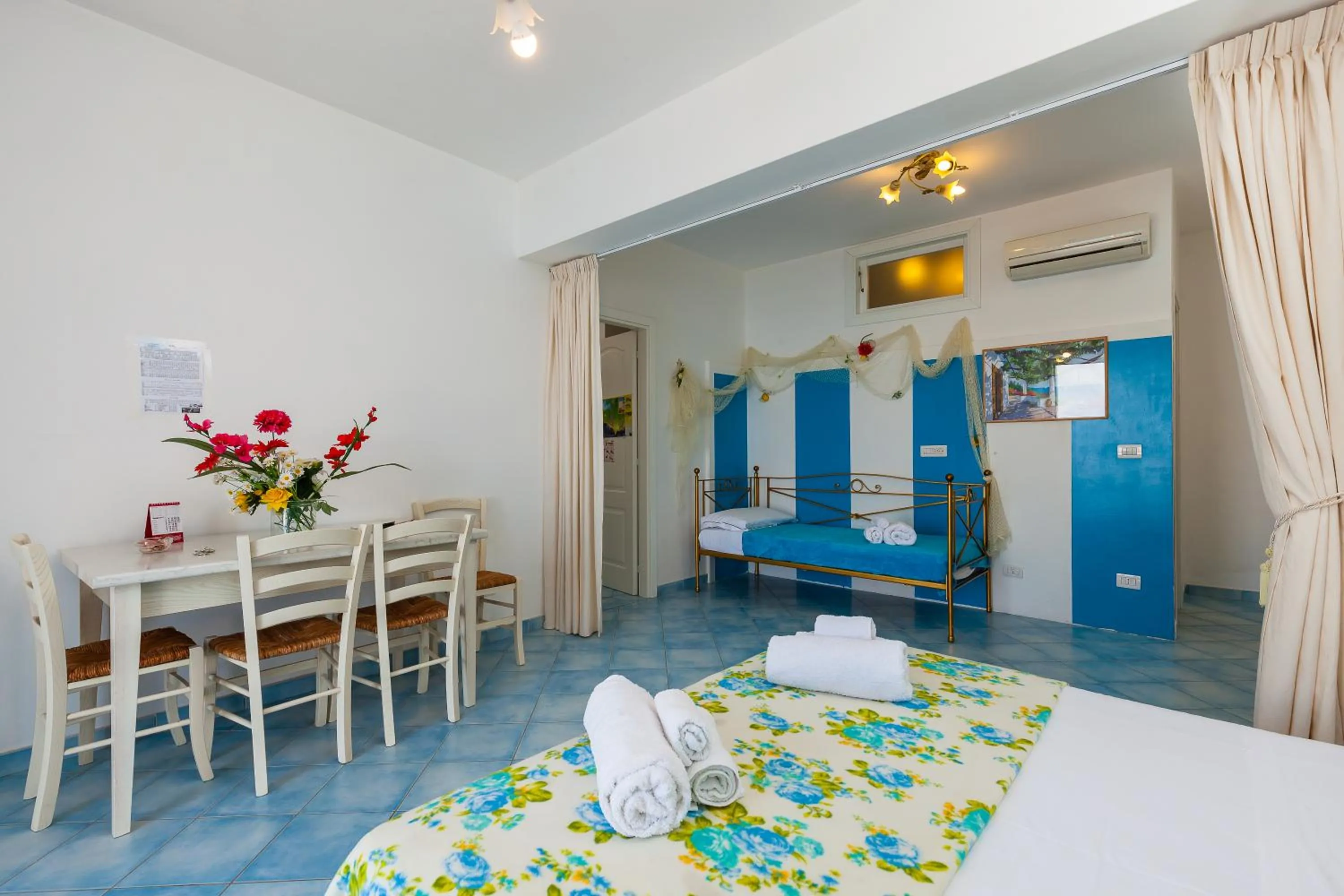 View (from property/room), Bed in Residenza Gennaro