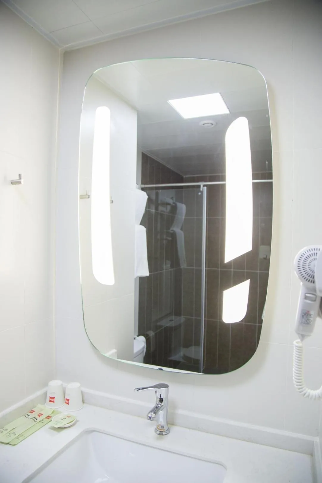 Bathroom in Ibis Weihai Shandong University Beach