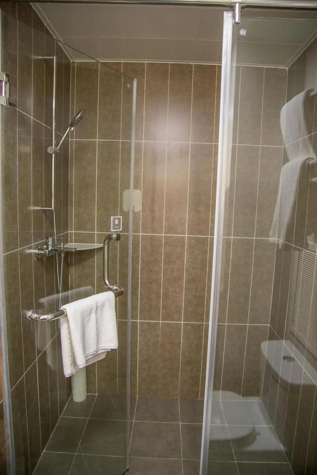Shower in Ibis Weihai Shandong University Beach