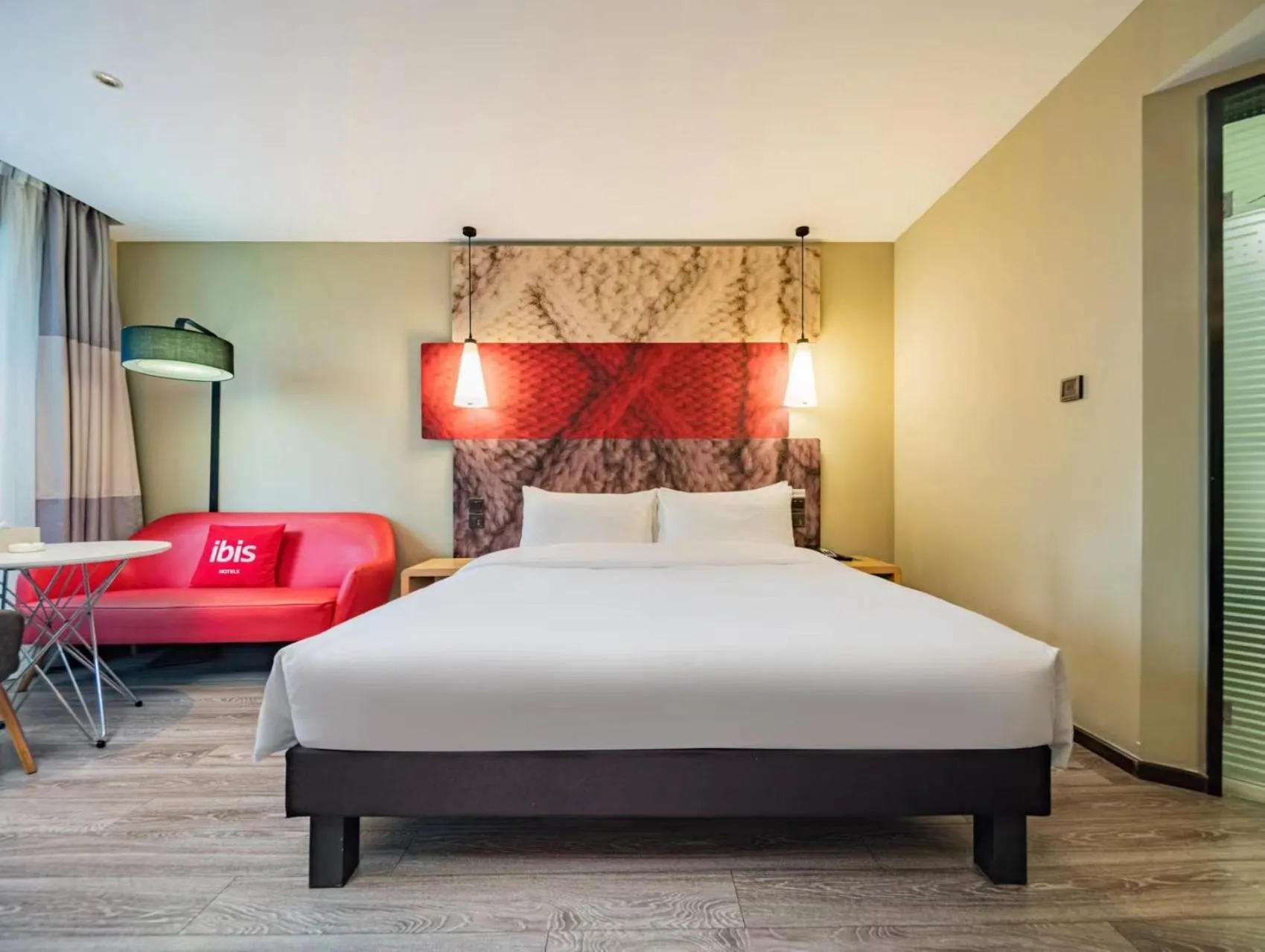 Bed in Ibis Chengdu Taikoo Li Chunxi Road