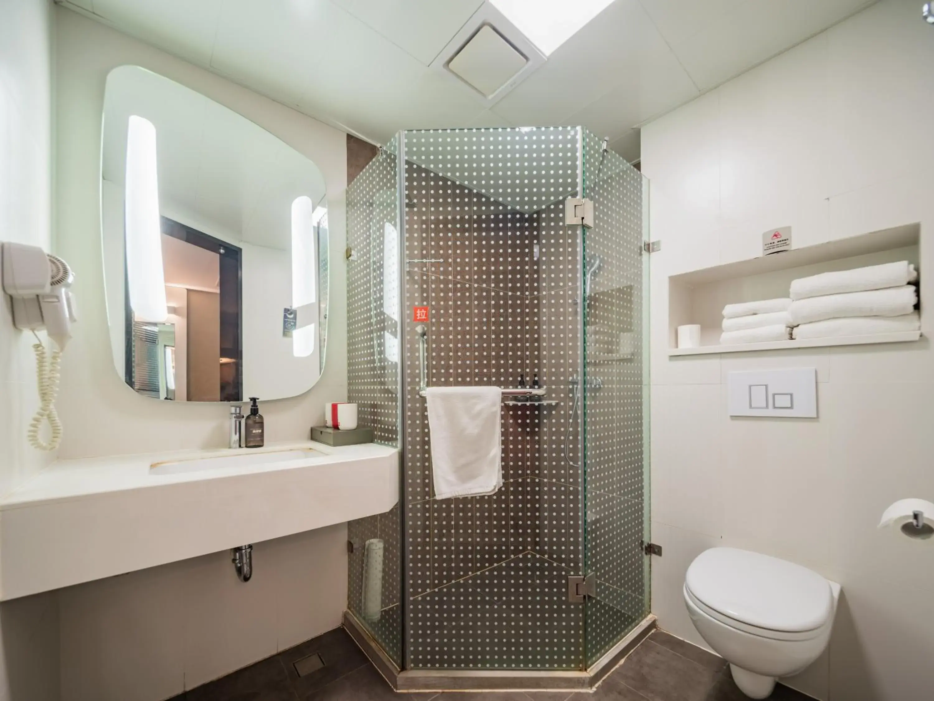 Twin Room in Ibis Chengdu Taikoo Li Chunxi Road Twin Room in Ibis Chengdu Taikoo Li Chunxi Road