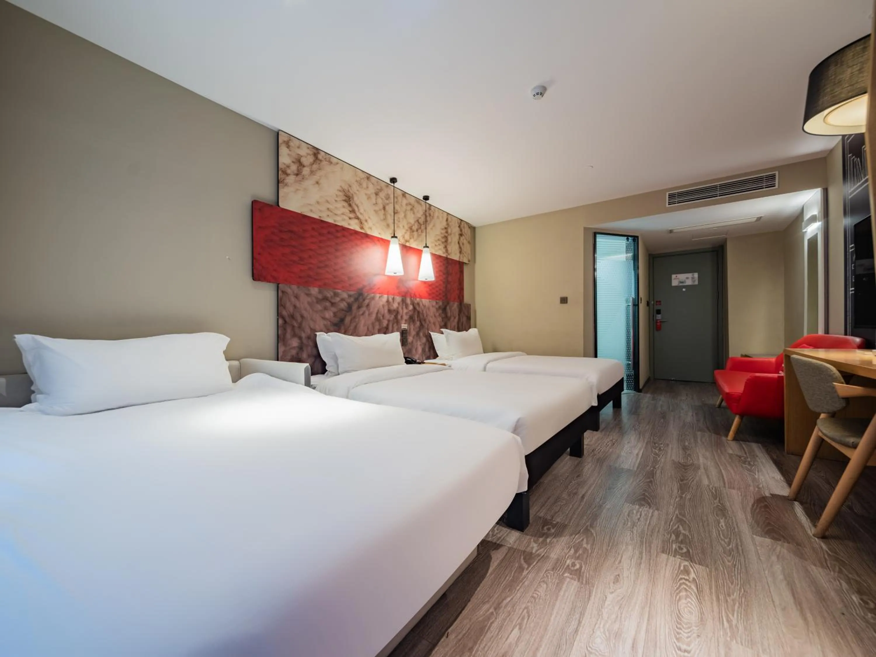 Bed in Ibis Chengdu Taikoo Li Chunxi Road