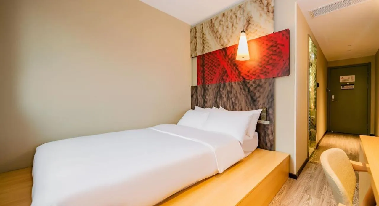 Bed in Ibis Chengdu High-tech Tianfu Software Park