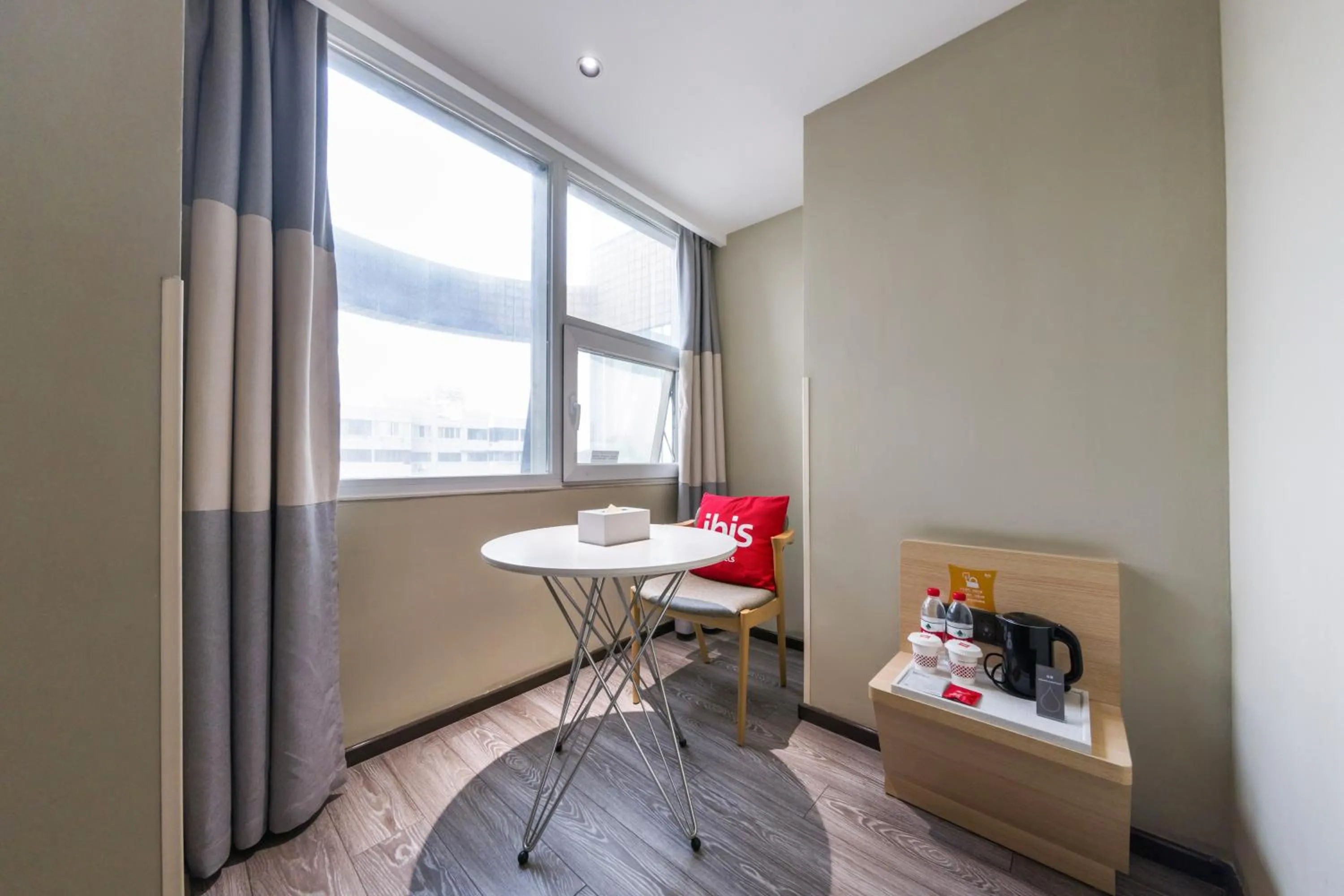 Ibis Hangzhou West Lake Lakeside Qingchun Road