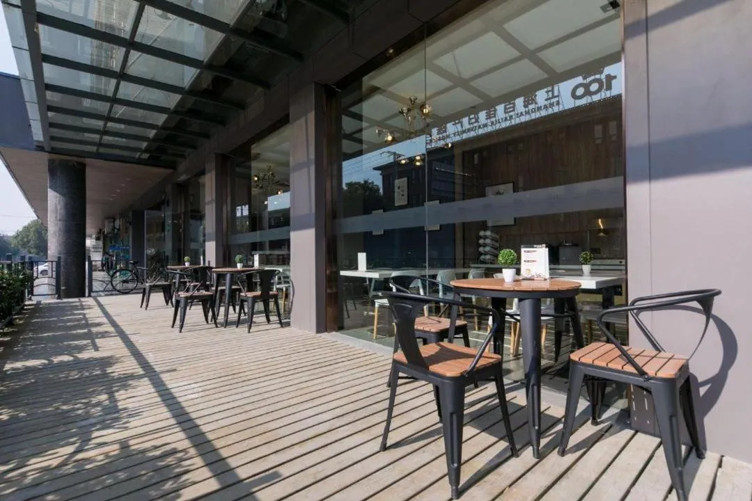 Property building in Ibis Styles Shanghai Caohejing Hongmei Road
