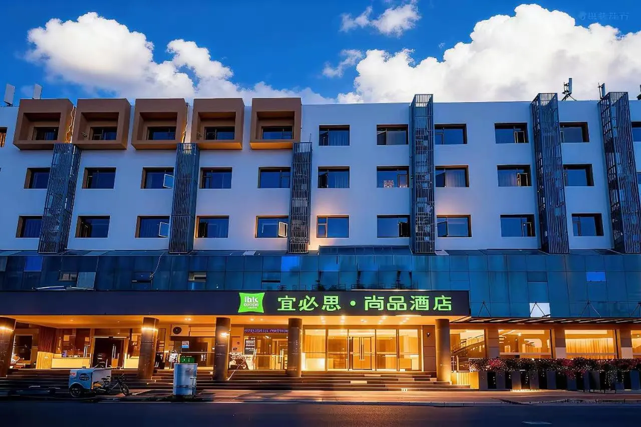 Property building in Ibis Styles Shanghai Caohejing Hongmei Road
