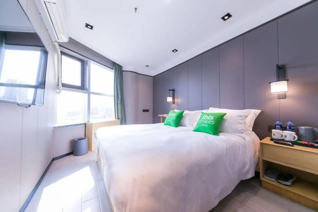 Photo of the whole room, Bed in Ibis Styles Shanghai Caohejing Hongmei Road
