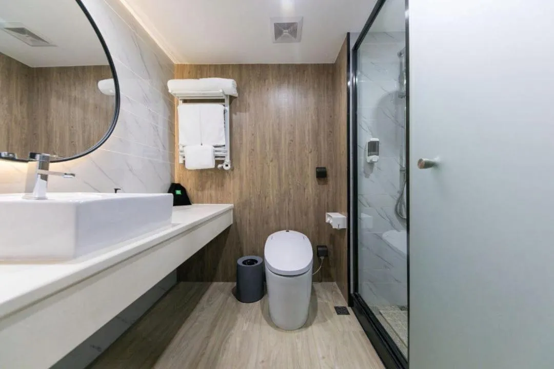 Toilet in Ibis Styles Shanghai Caohejing Hongmei Road