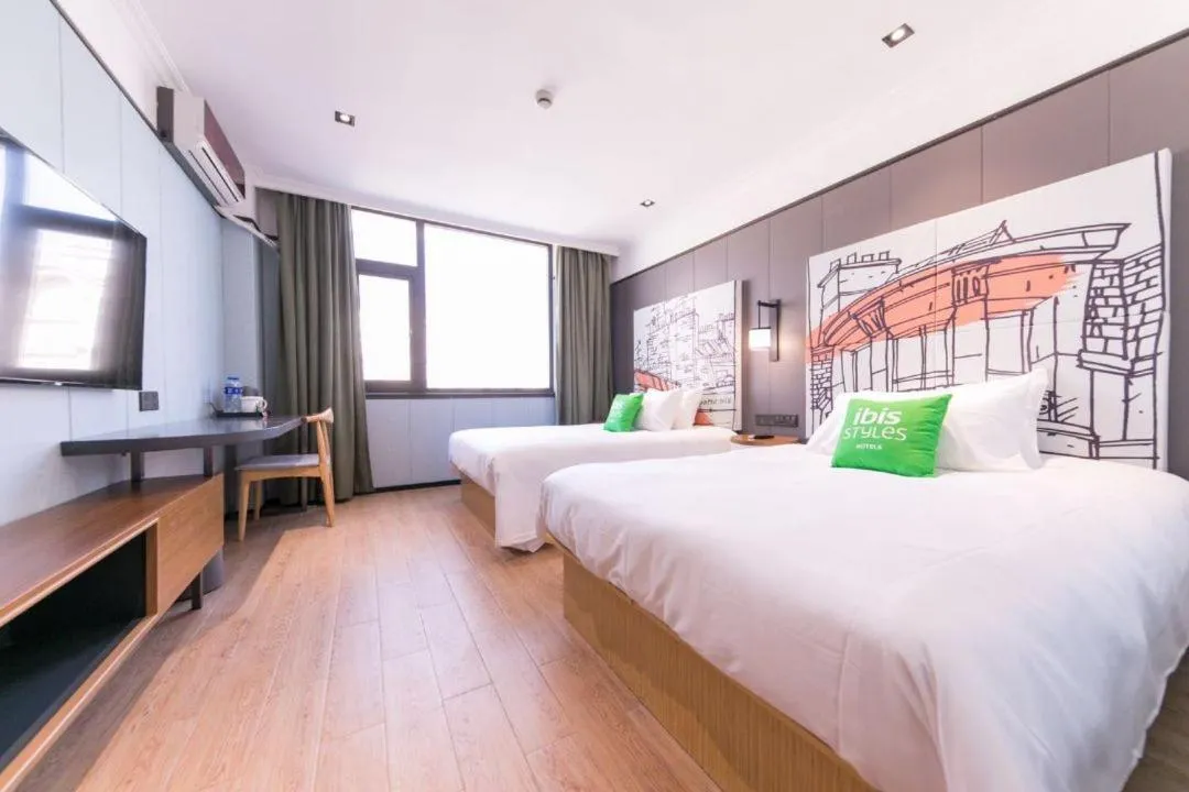 Photo of the whole room, Bed in Ibis Styles Shanghai Caohejing Hongmei Road