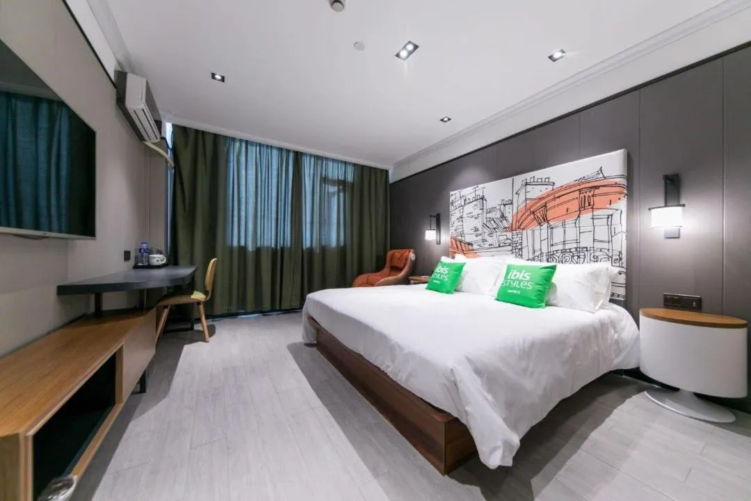 On site, Bed in Ibis Styles Shanghai Caohejing Hongmei Road