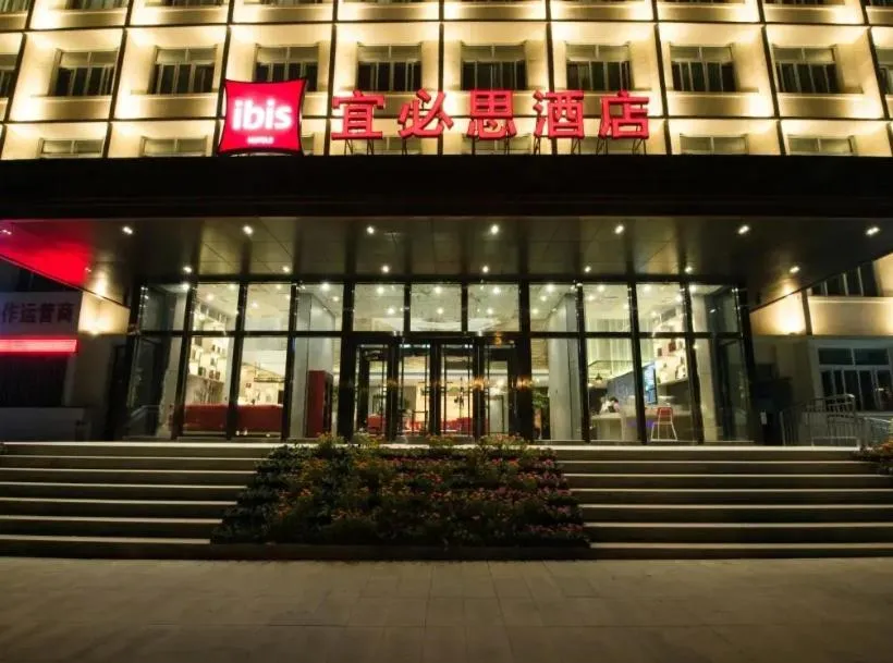 Ibis Urumqi Railway Bureau Metro Station
