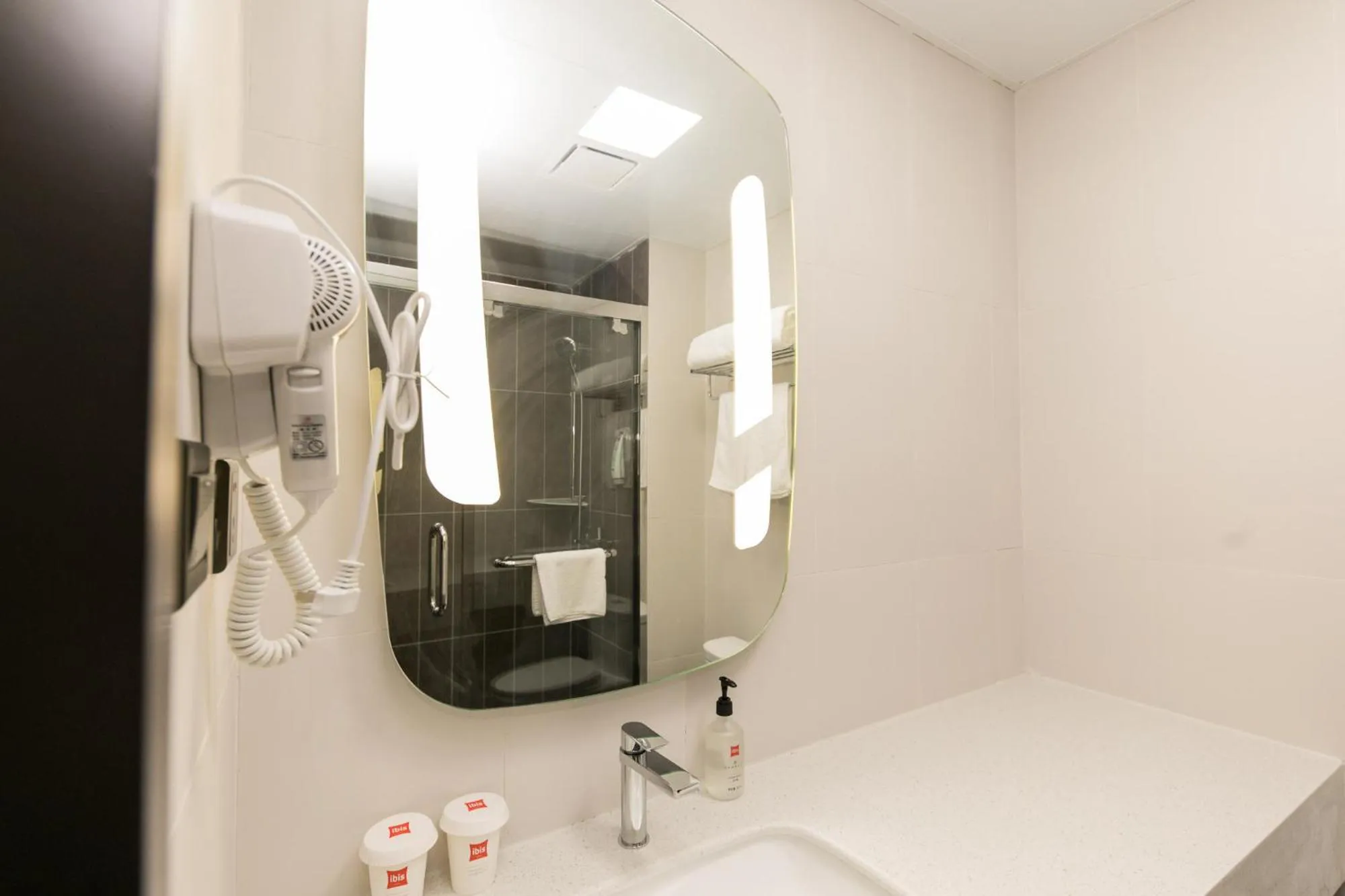 Bathroom in Ibis Shanghai Caohejing Hongcao Road