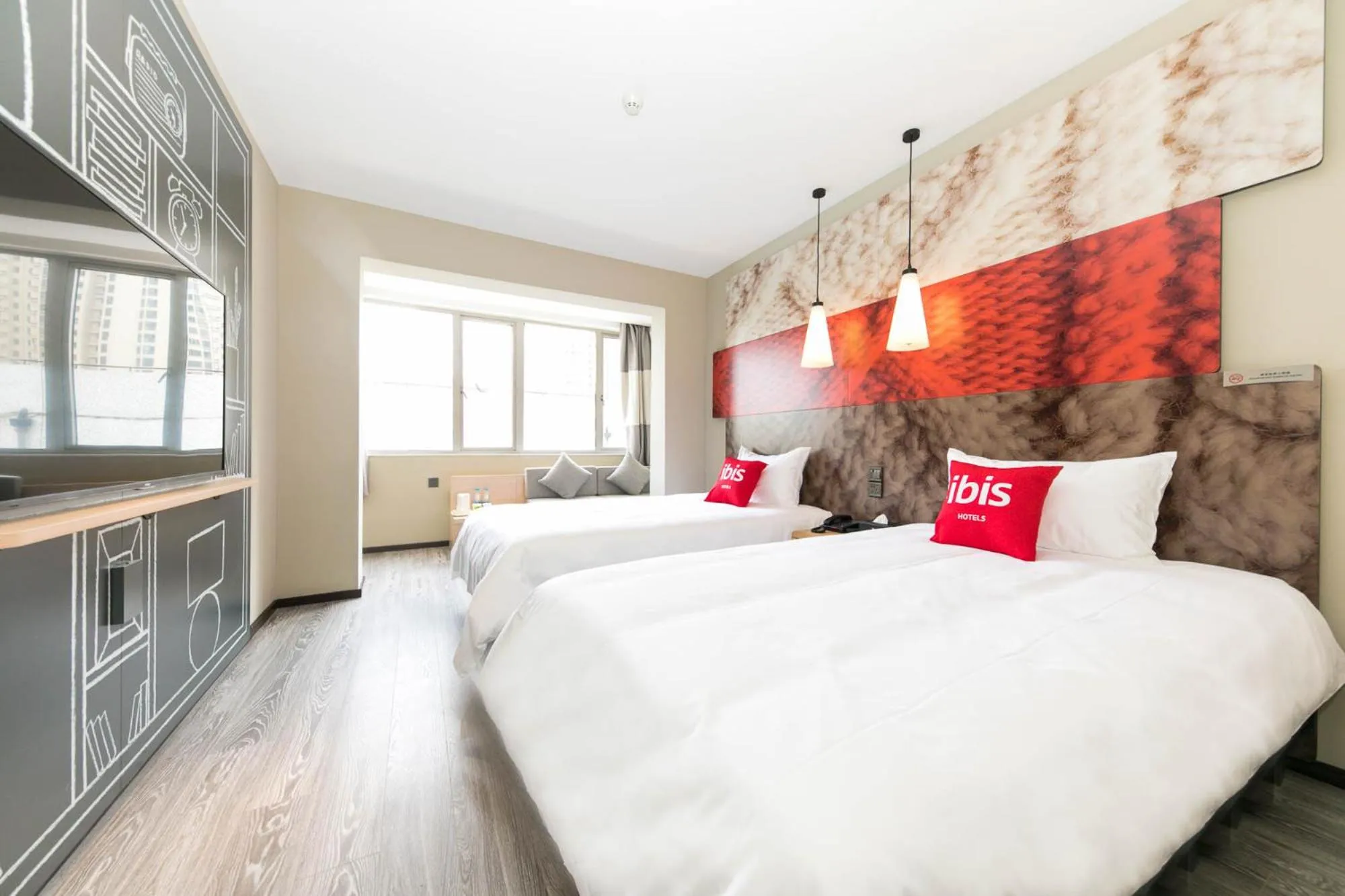 Photo of the whole room, Bed in Ibis Shanghai Caohejing Hongcao Road