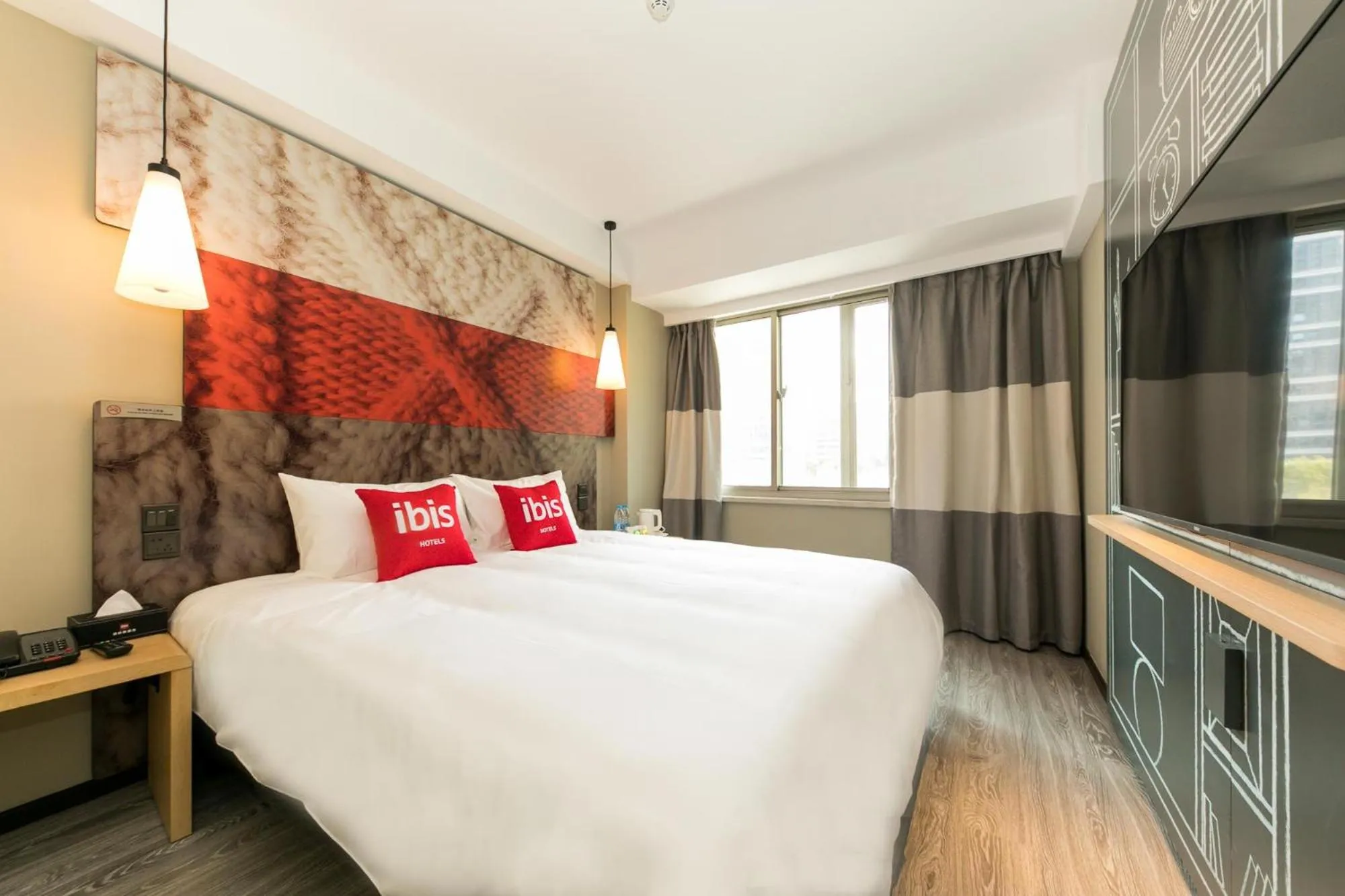 Photo of the whole room, Bed in Ibis Shanghai Caohejing Hongcao Road