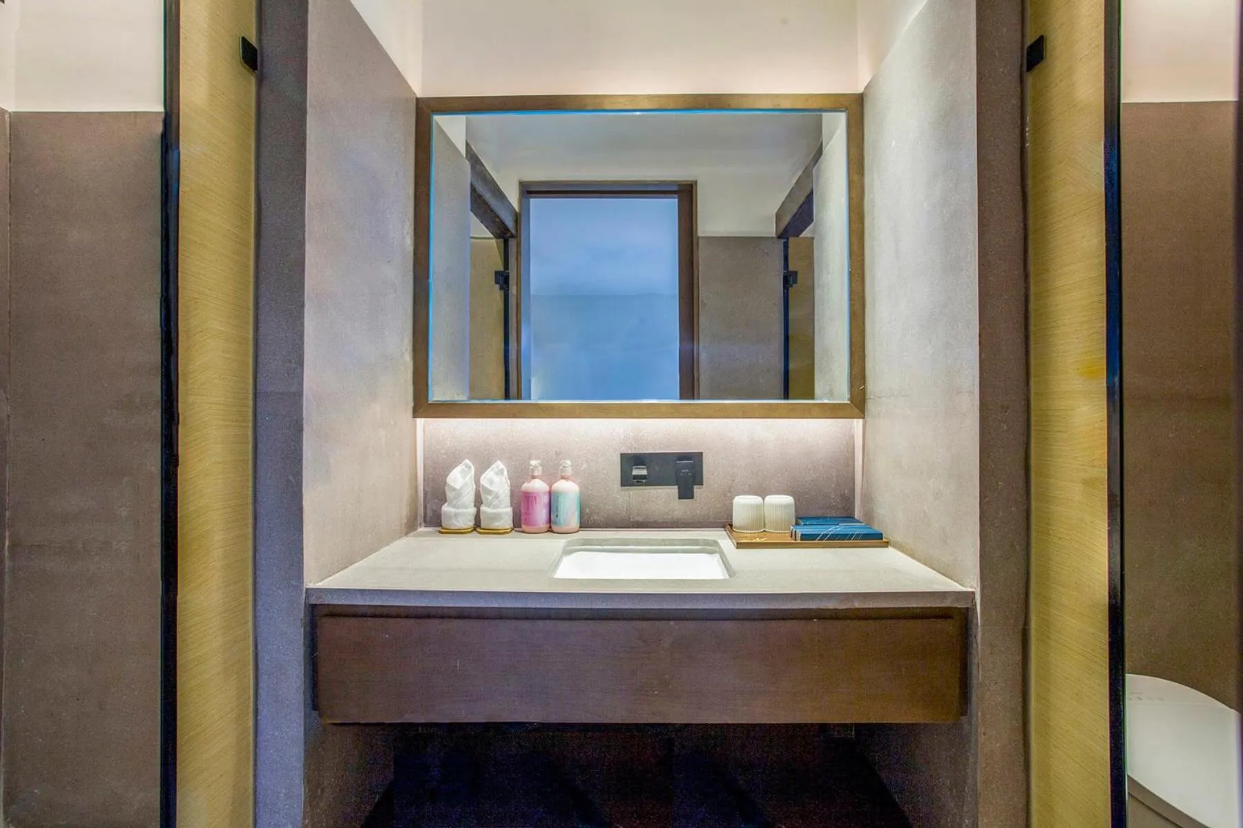 Blossom Hill Nanjing Laomendong - Zhuqueli