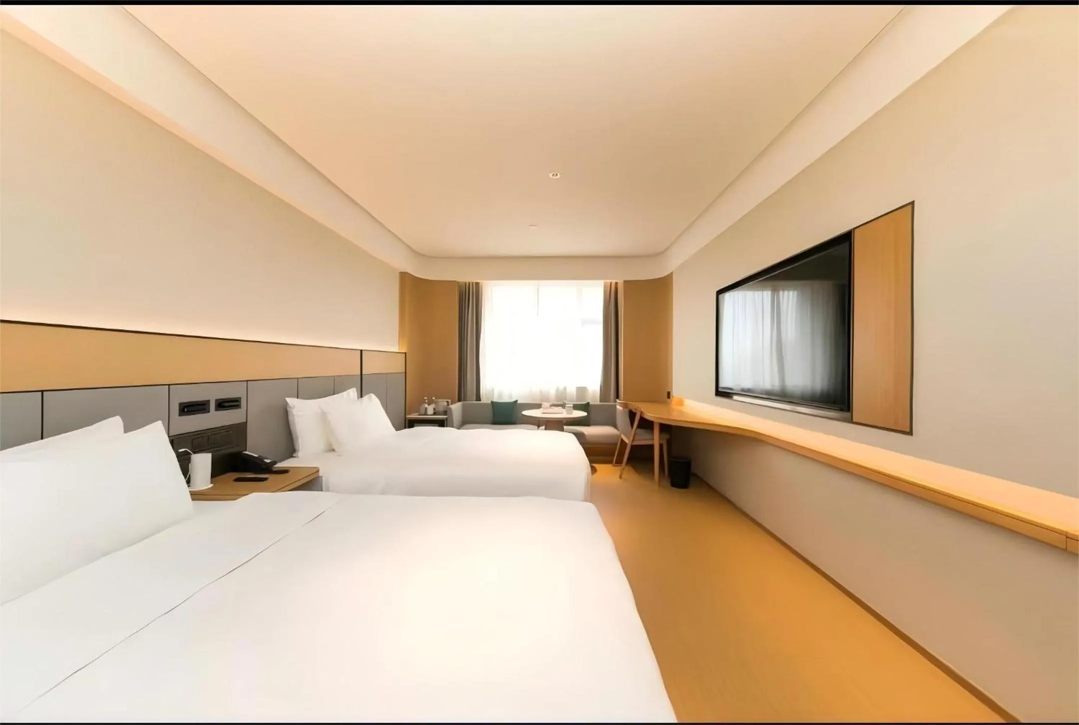 Photo of the whole room, Bed in Parkview Nanjing Xuanwu Lake Park