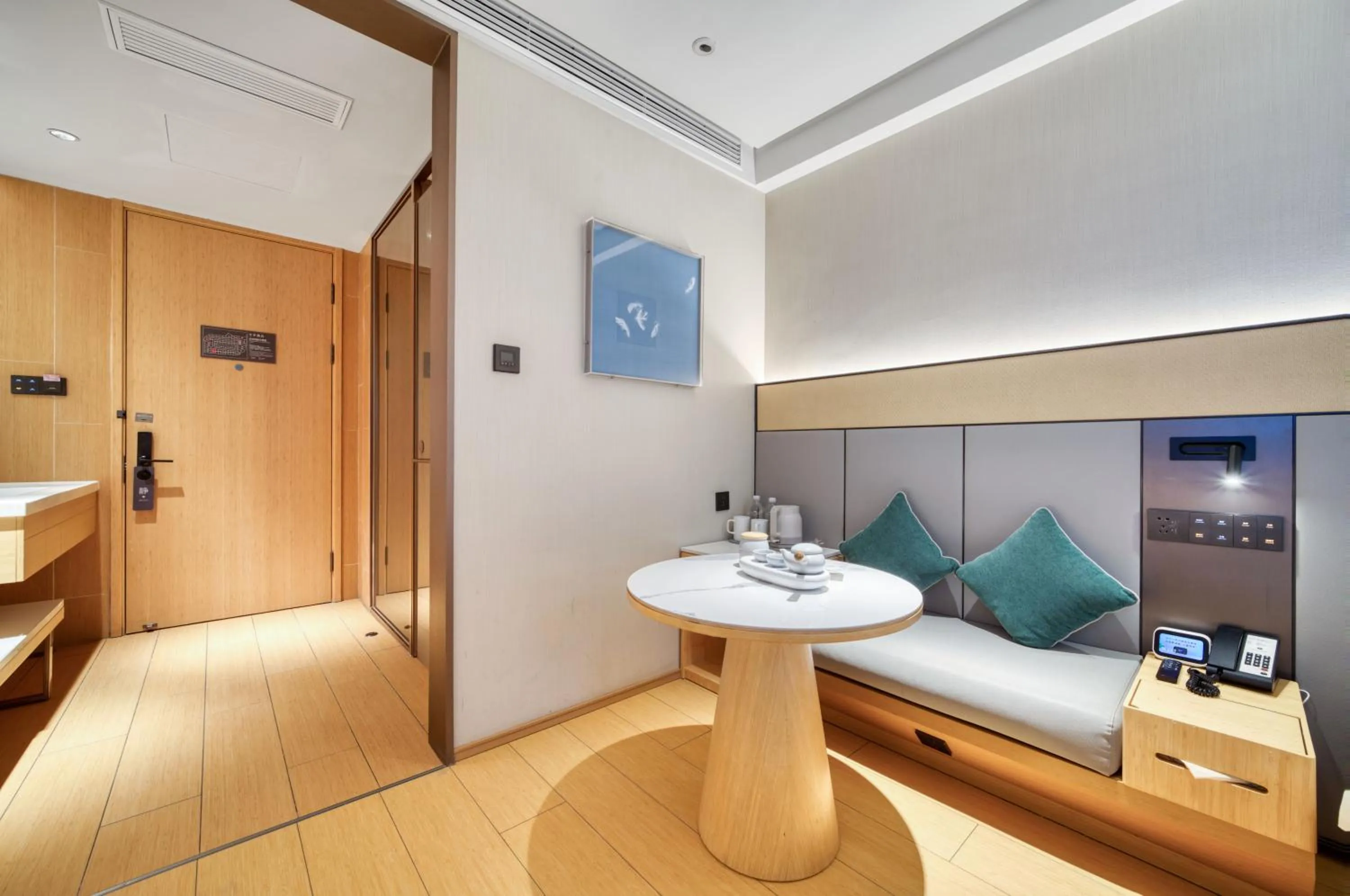 Bed in JI Hotel Hangzhou West Lake Lakeside Pedestrian Street