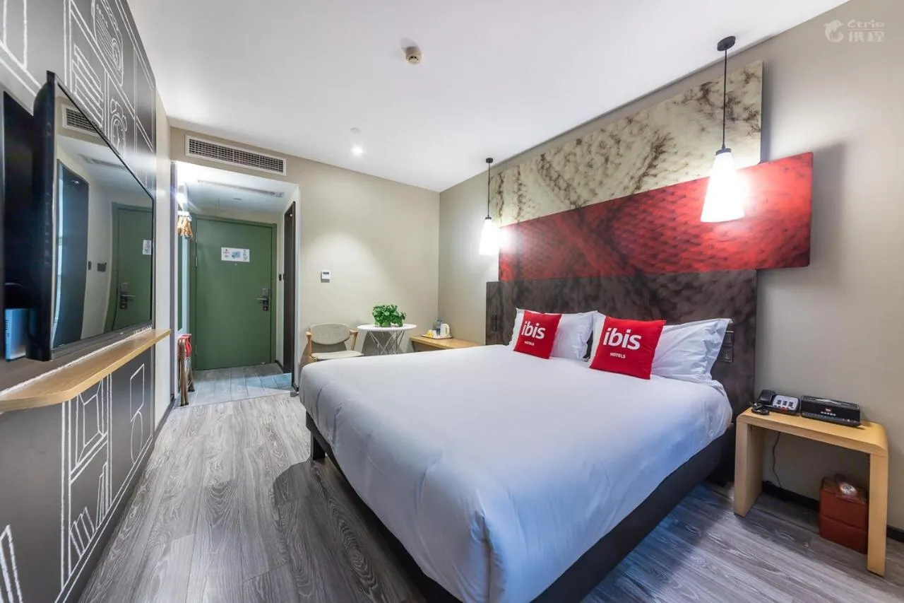On site, Bed in Ibis Chongqing Jiangbei International Airport