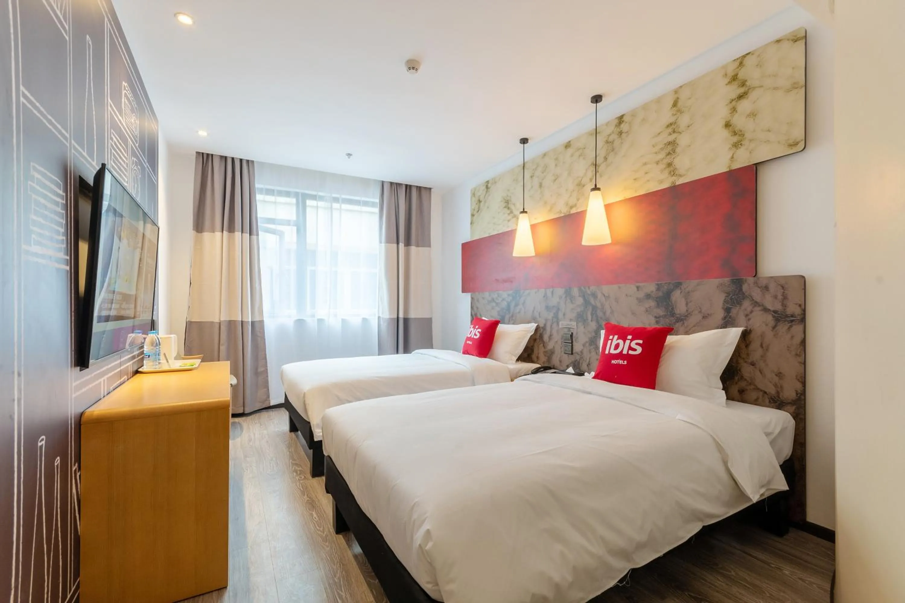 Photo of the whole room, Bed in Ibis Chongqing Jiangbei International Airport