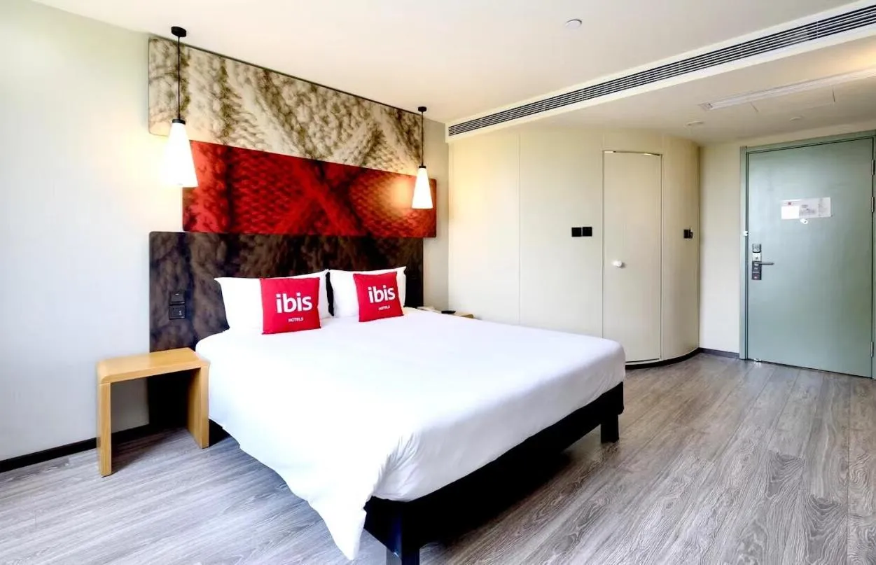 On site, Bed in Ibis Chongqing Jiangbei International Airport