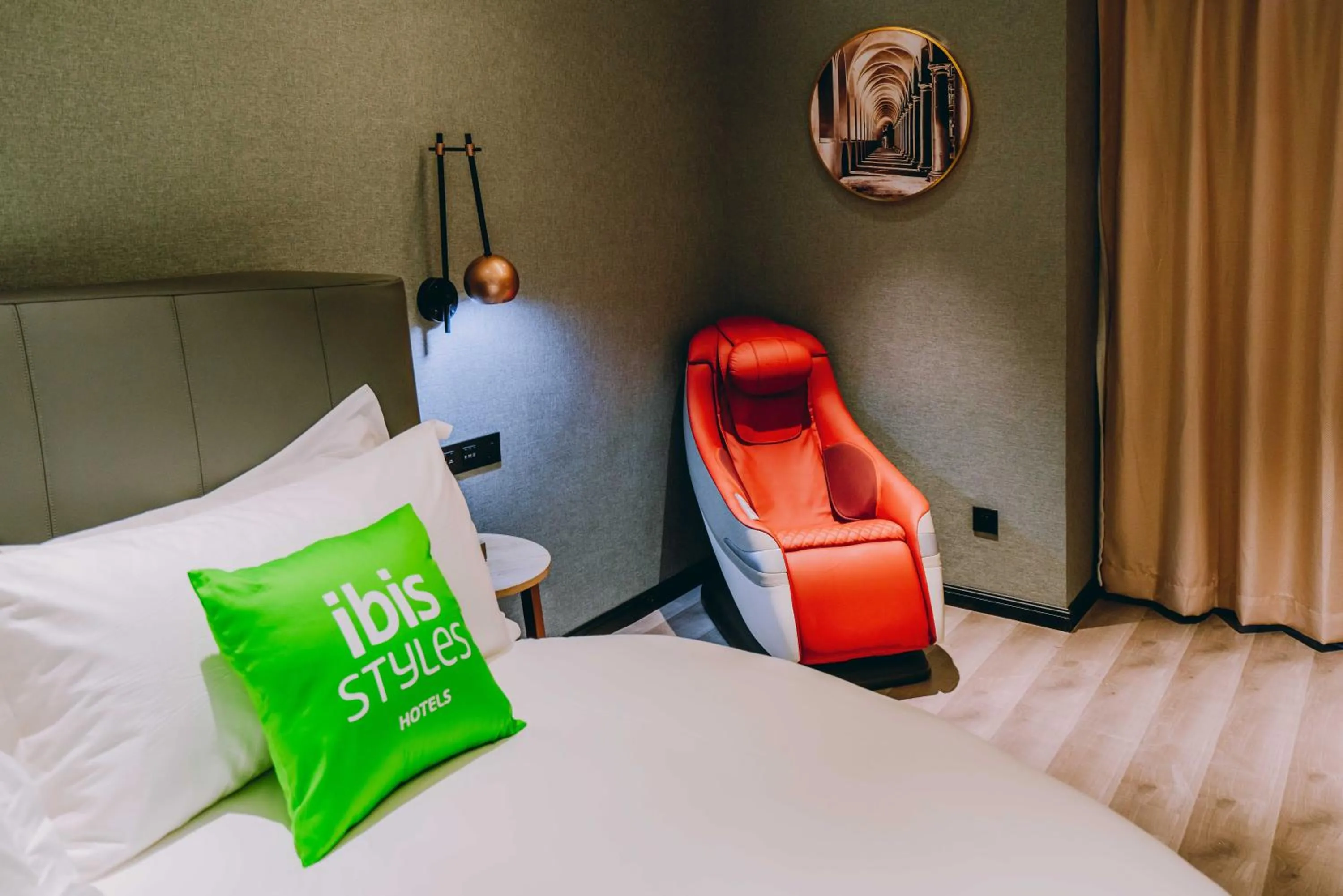 Seating area, Bed in Ibis Styles Dongguan Changan Light Rail Station