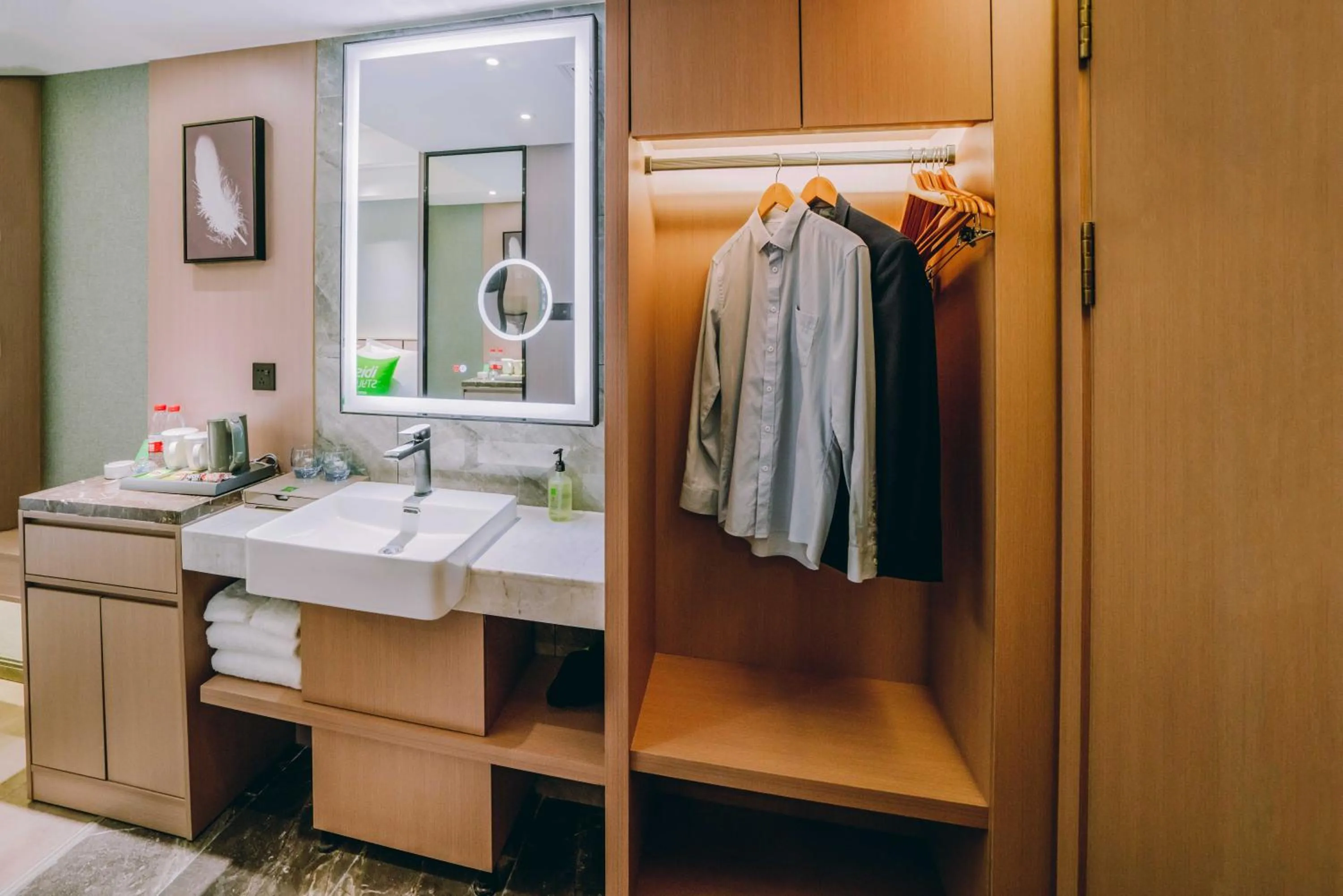 wardrobe in Ibis Styles Dongguan Changan Light Rail Station