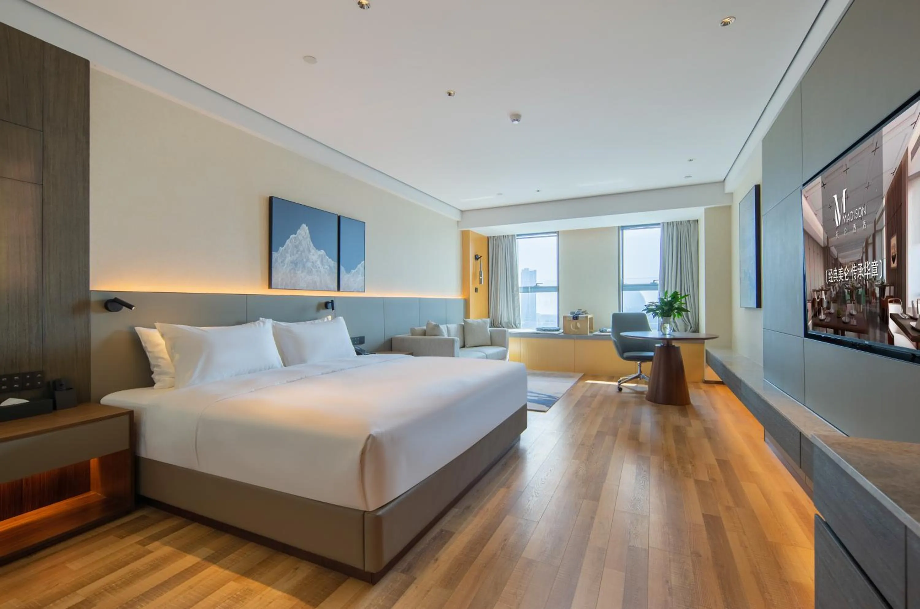 Bed in Madison Hotel Qingdao West Coast City Balcony