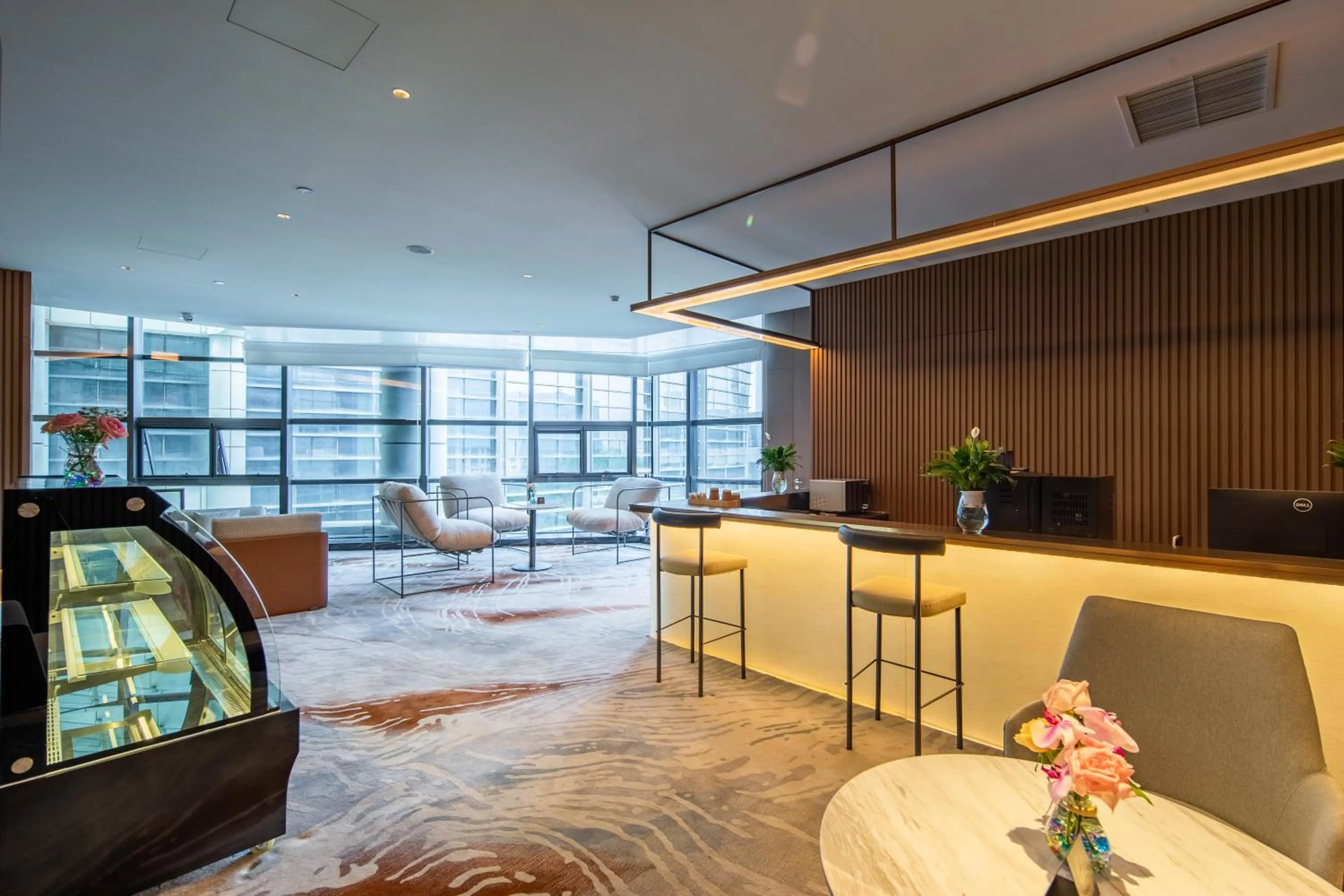 Business facilities in Madison Hotel Qingdao West Coast City Balcony