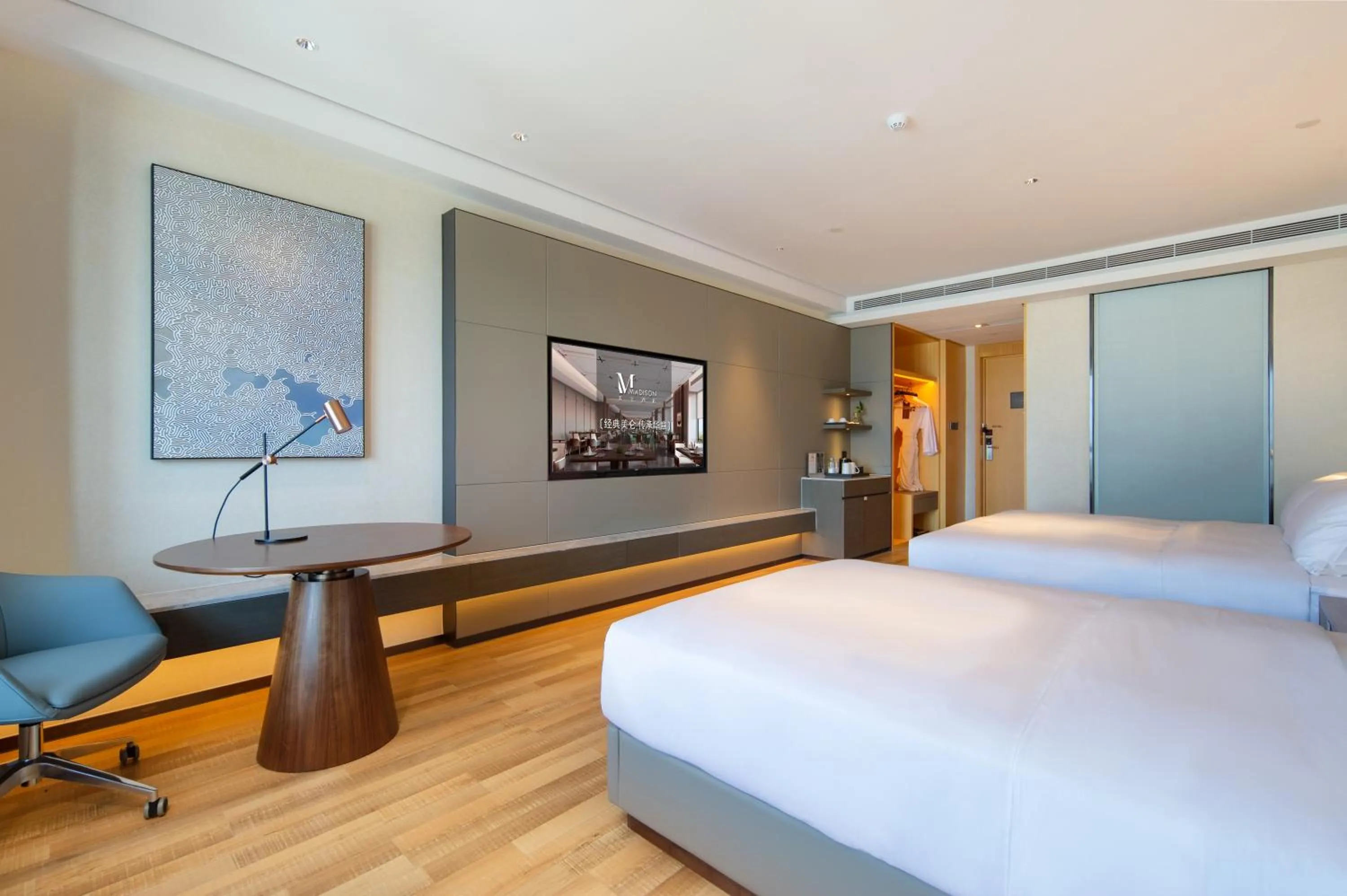 Bed in Madison Hotel Qingdao West Coast City Balcony