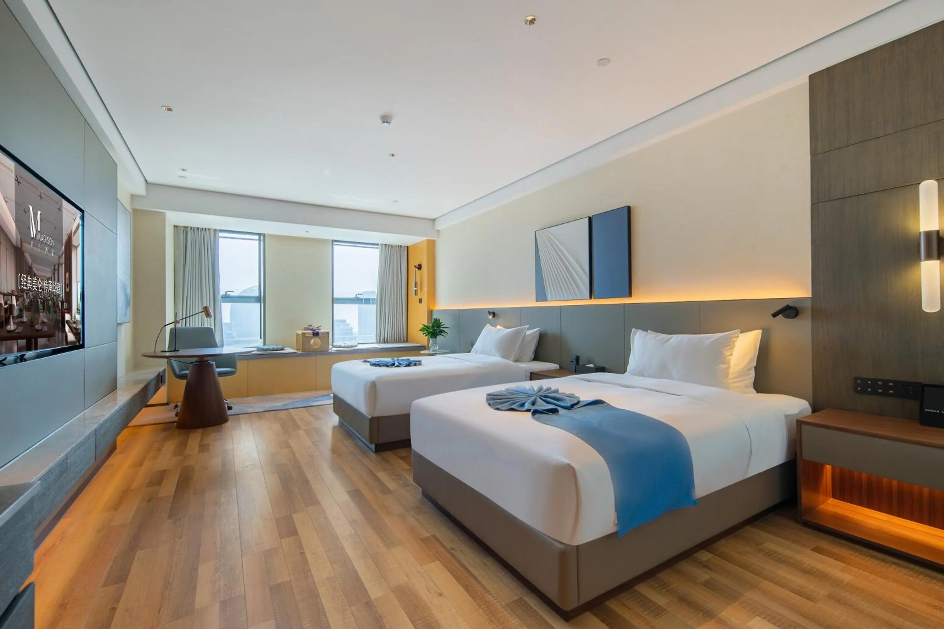 Bed in Madison Hotel Qingdao West Coast City Balcony