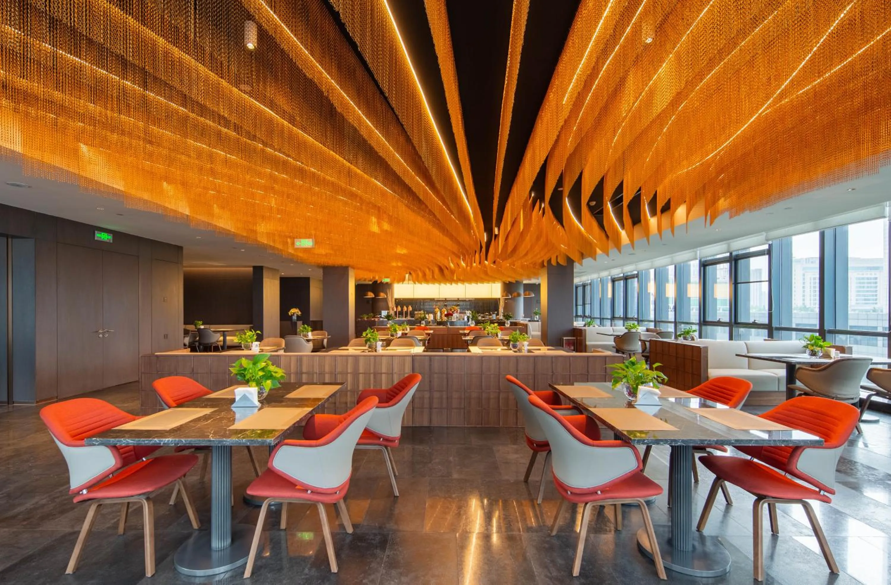 Restaurant/places to eat in Madison Hotel Qingdao West Coast City Balcony