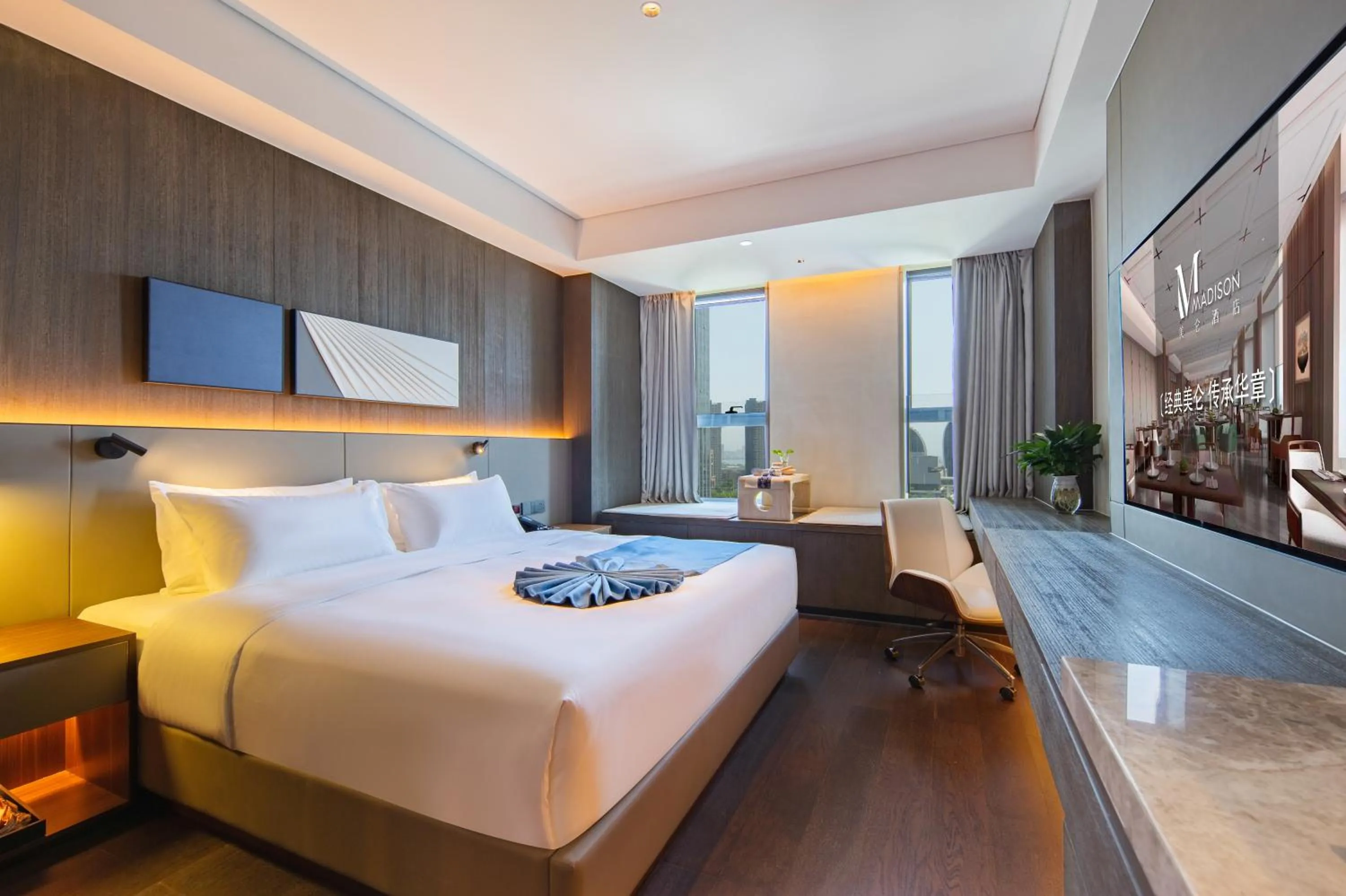 Bed in Madison Hotel Qingdao West Coast City Balcony