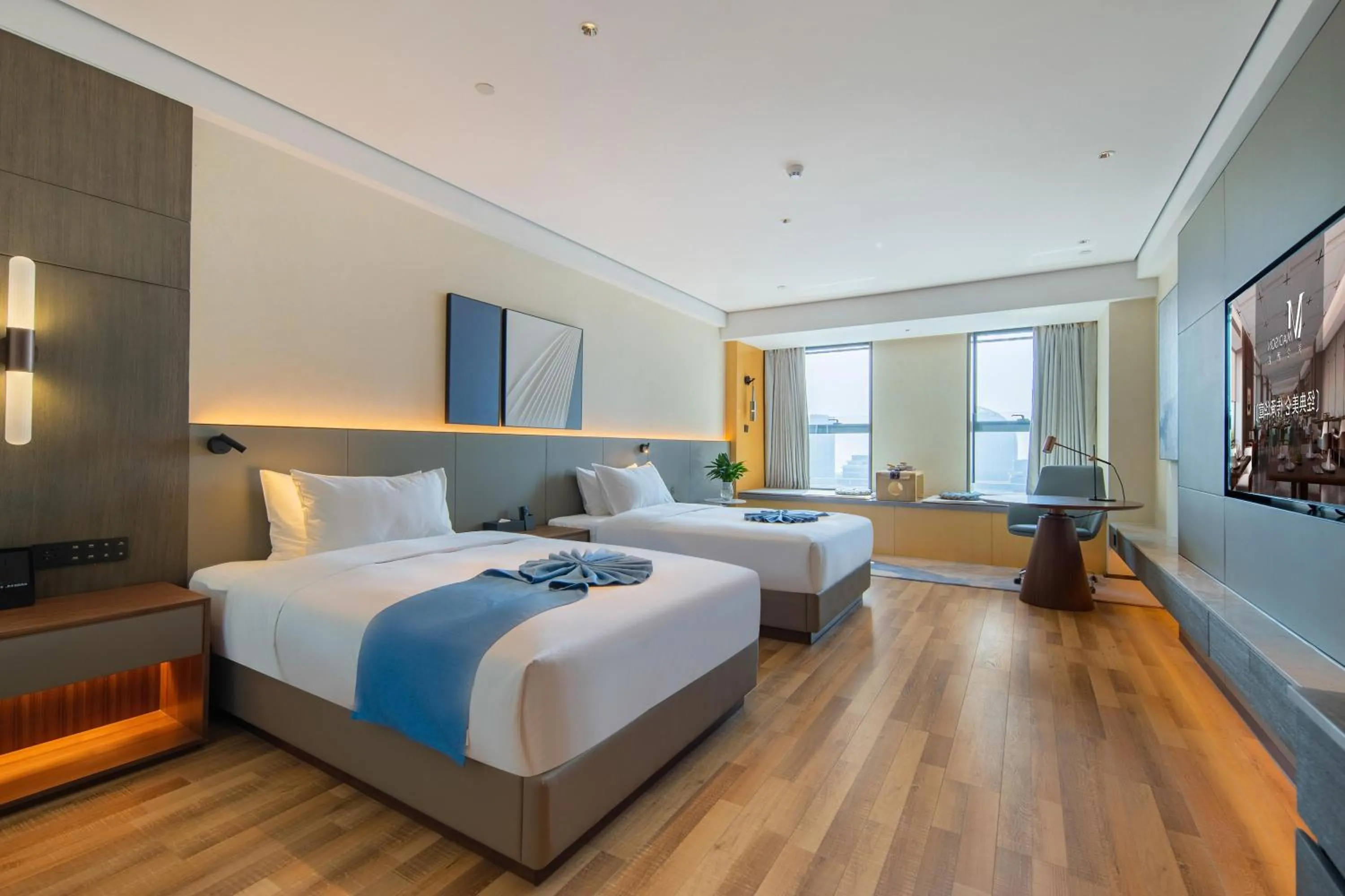 Bed in Madison Hotel Qingdao West Coast City Balcony