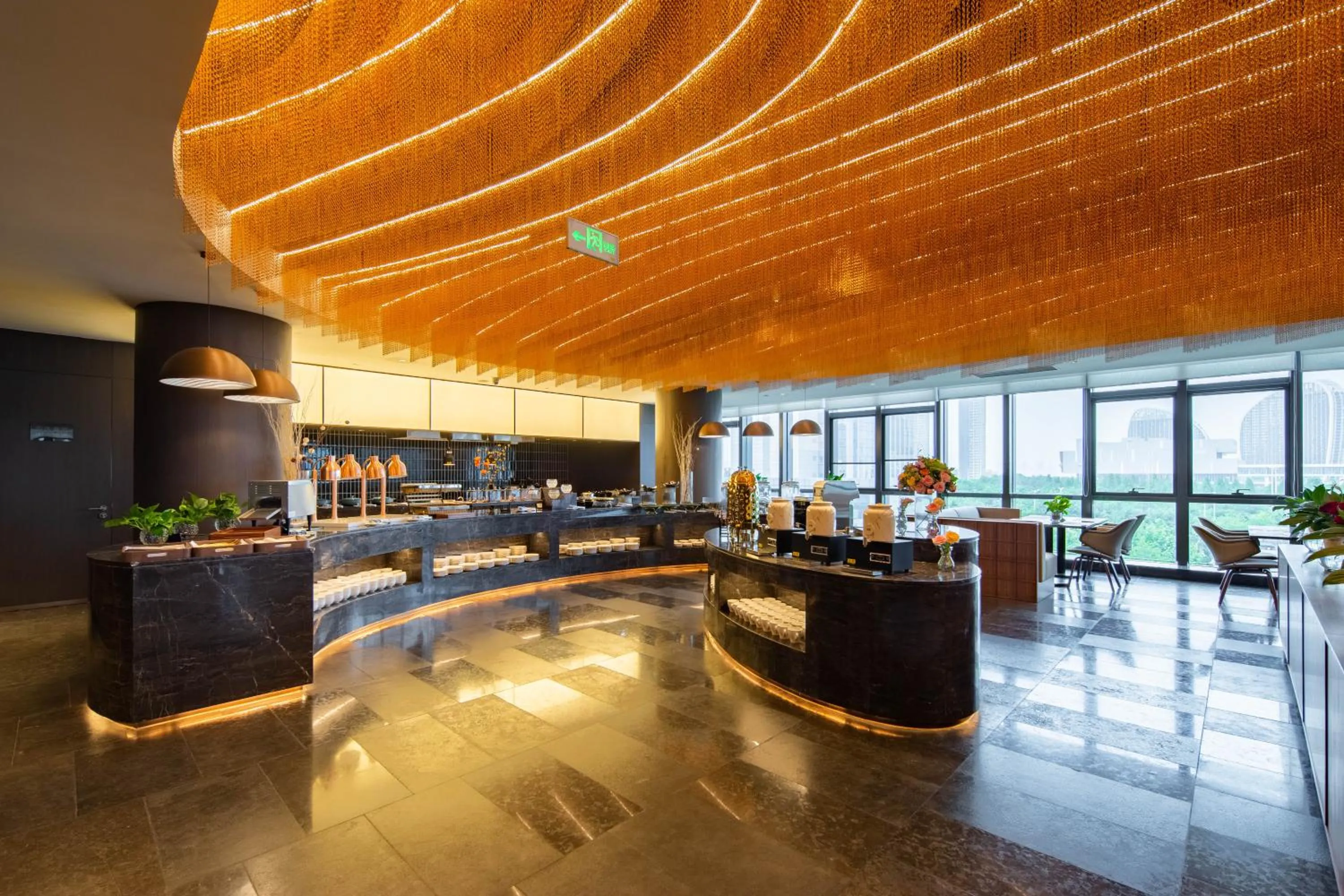 Restaurant/places to eat in Madison Hotel Qingdao West Coast City Balcony