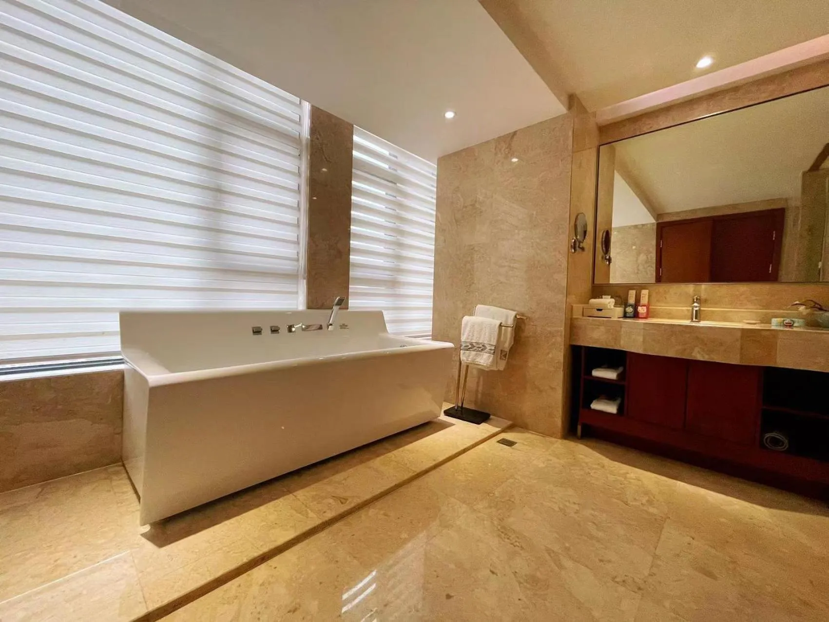 Bathroom in Madison Hotel Zhengzhou Erqi Square