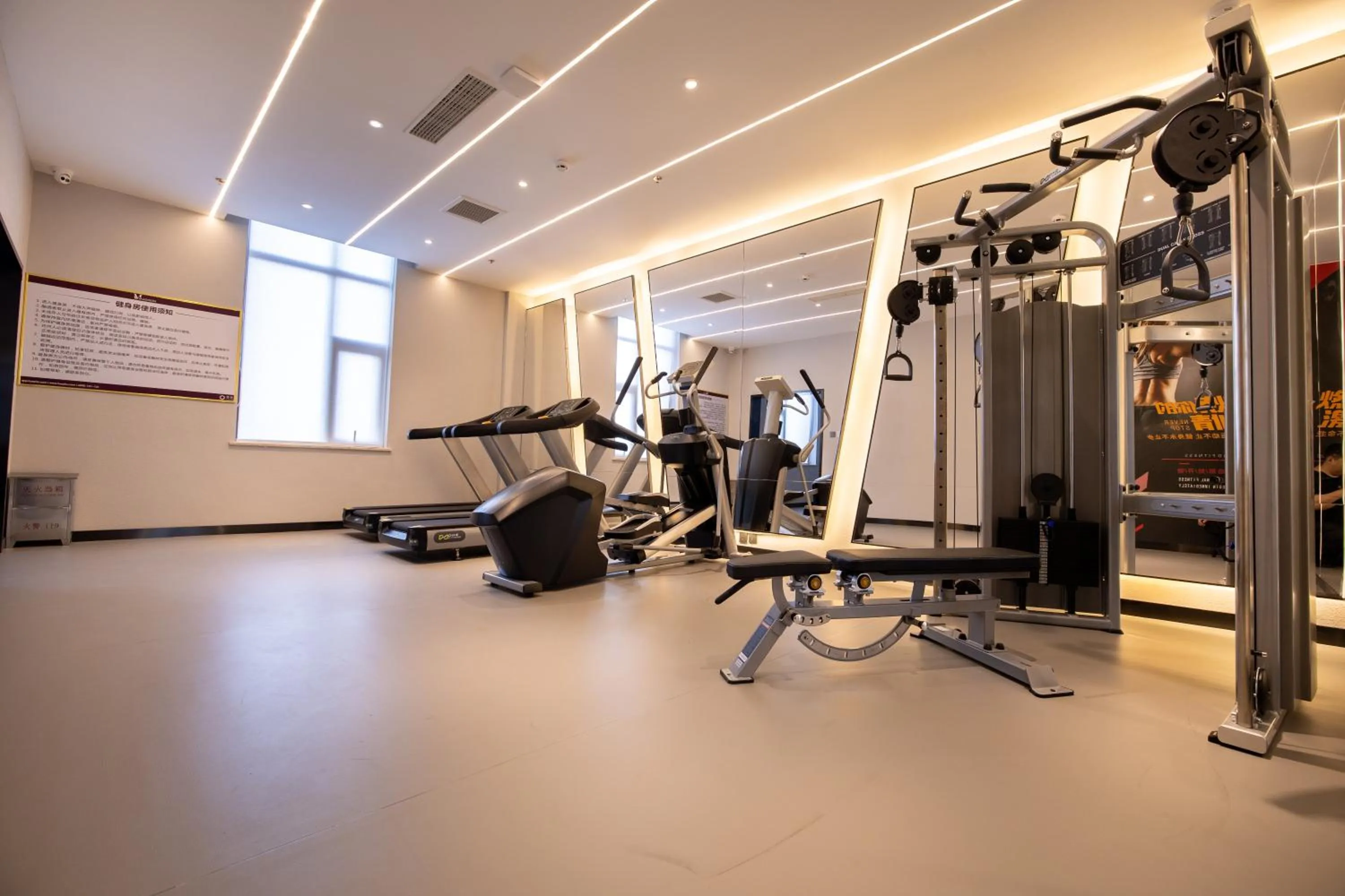 Fitness centre/facilities in Madison Hotel Zhengzhou Erqi Square