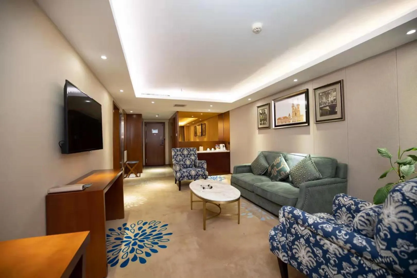 TV and multimedia in Madison Hotel Zhengzhou Erqi Square