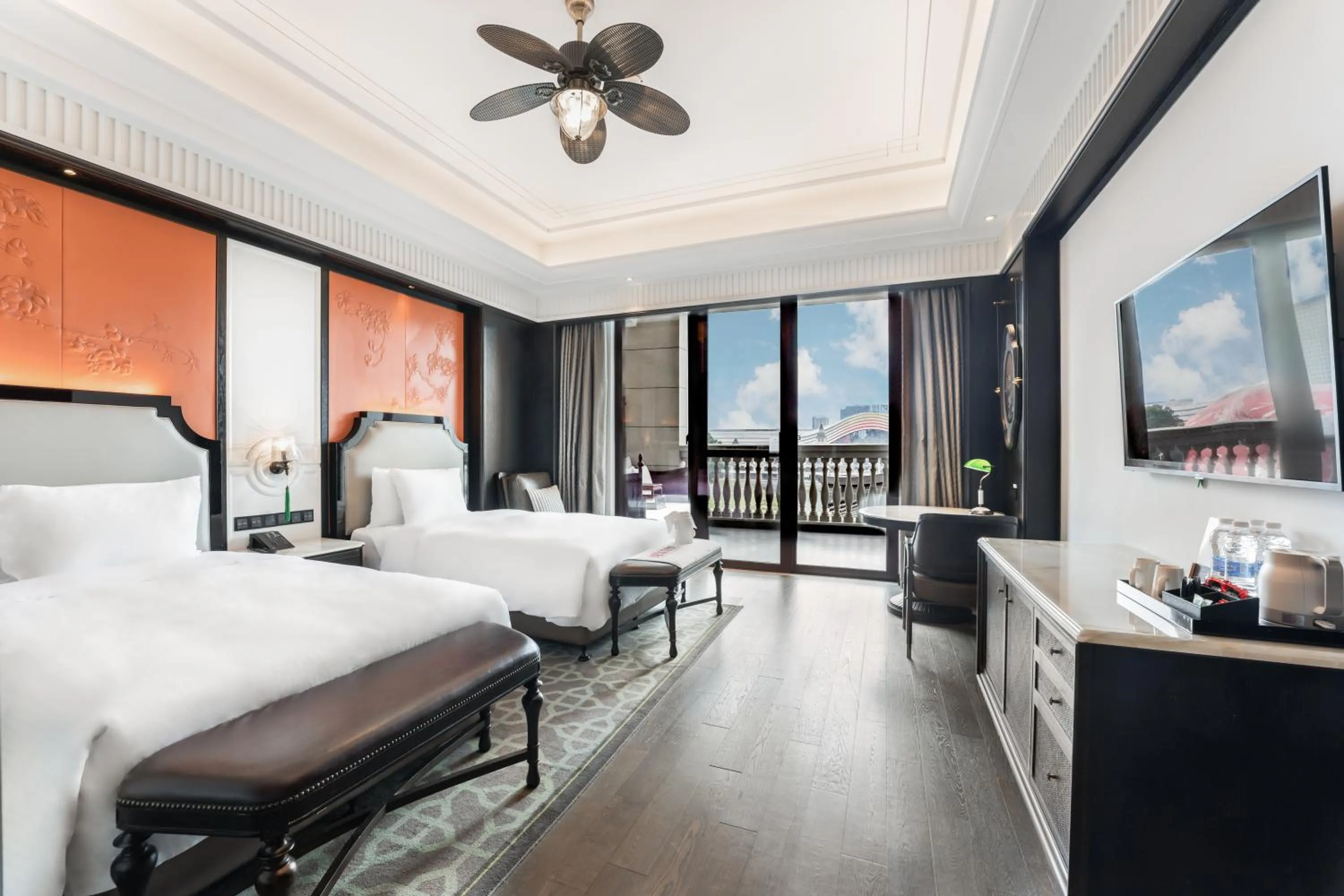 Photo of the whole room, Bed in Steigenberger Icons Guangzhou