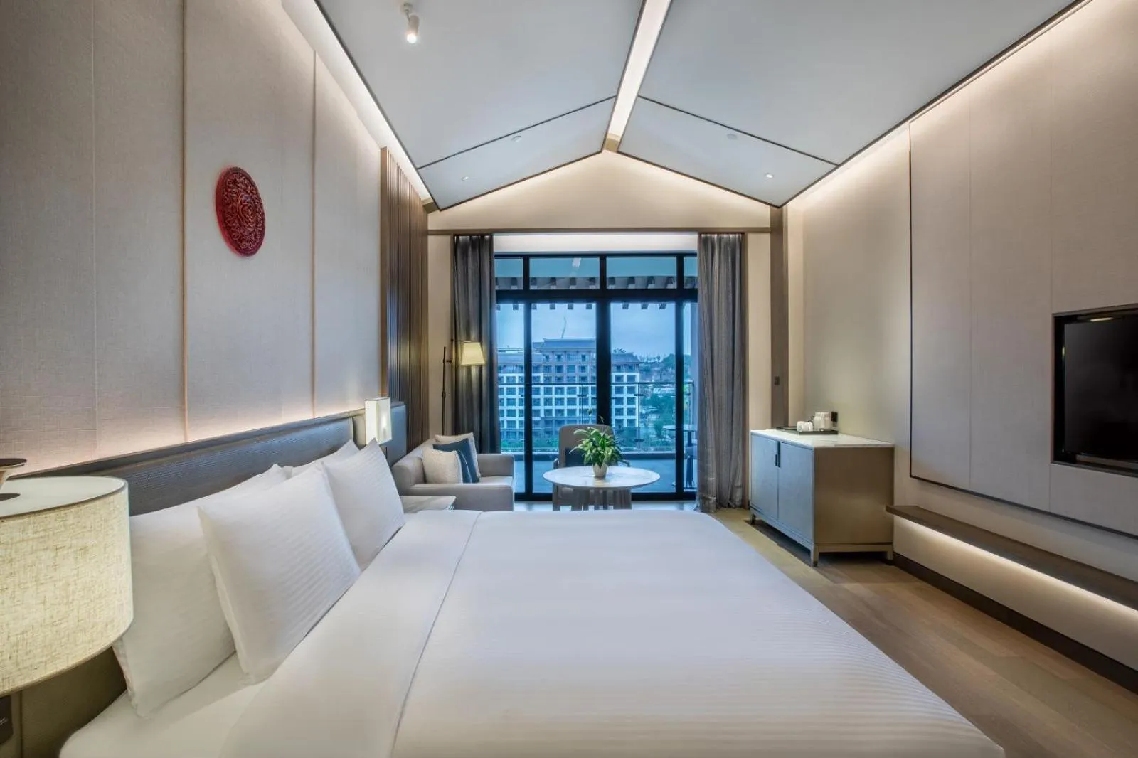 Property building, Bed in Steigenberger Hotel Chongqing