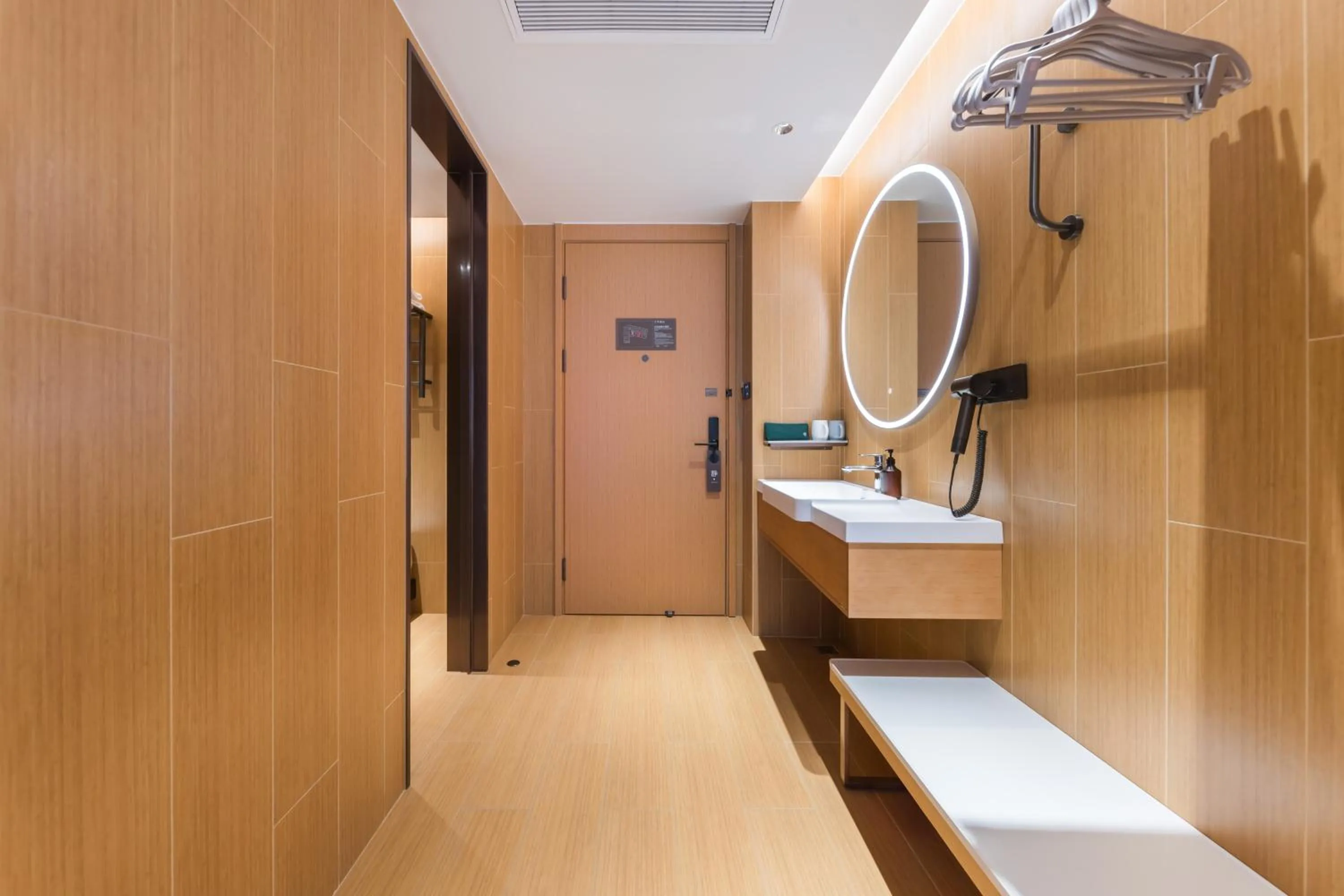 Bathroom in JI Hotel Guangzhou Shayuan Metro Station