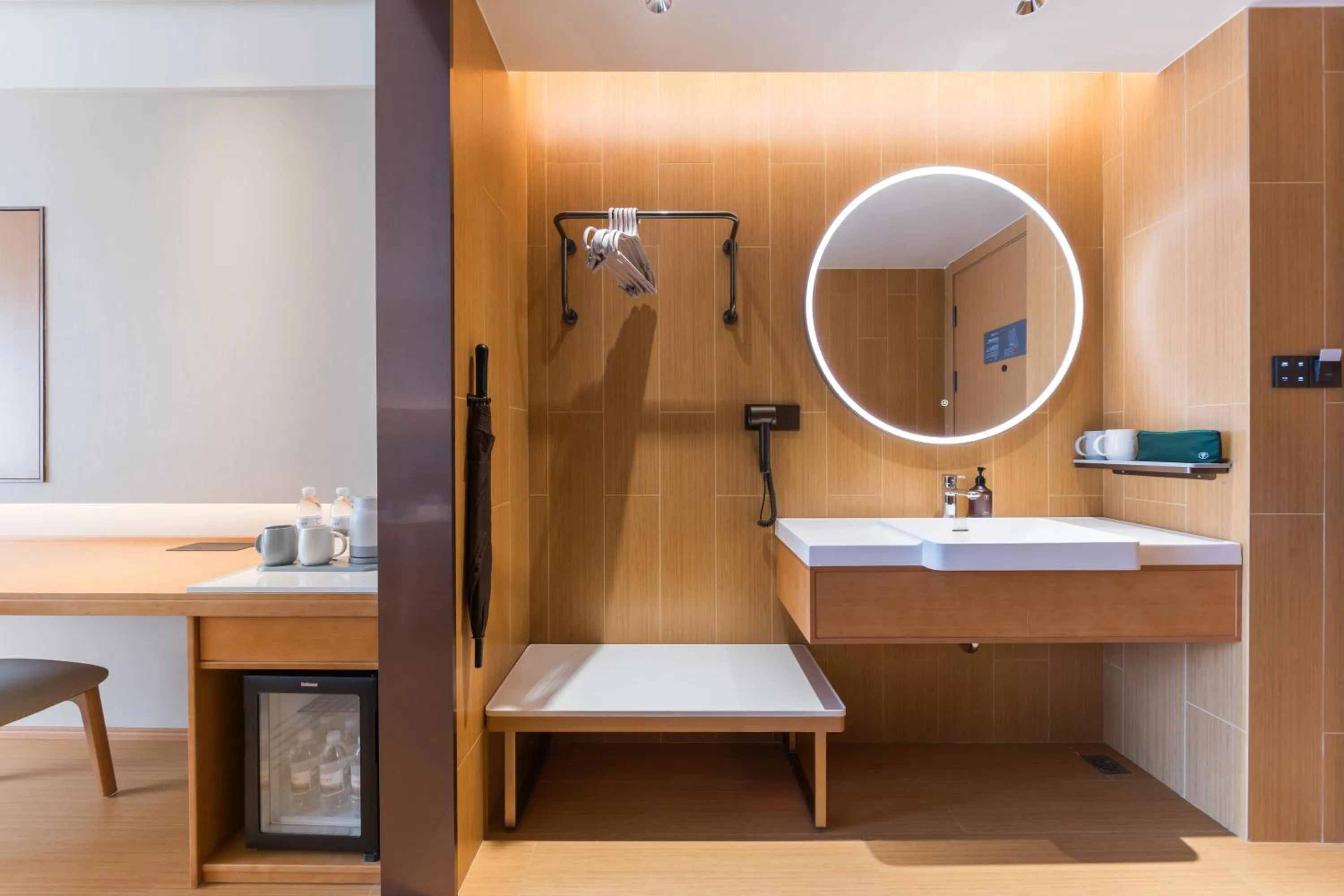 Bathroom in JI Hotel Guangzhou Shayuan Metro Station