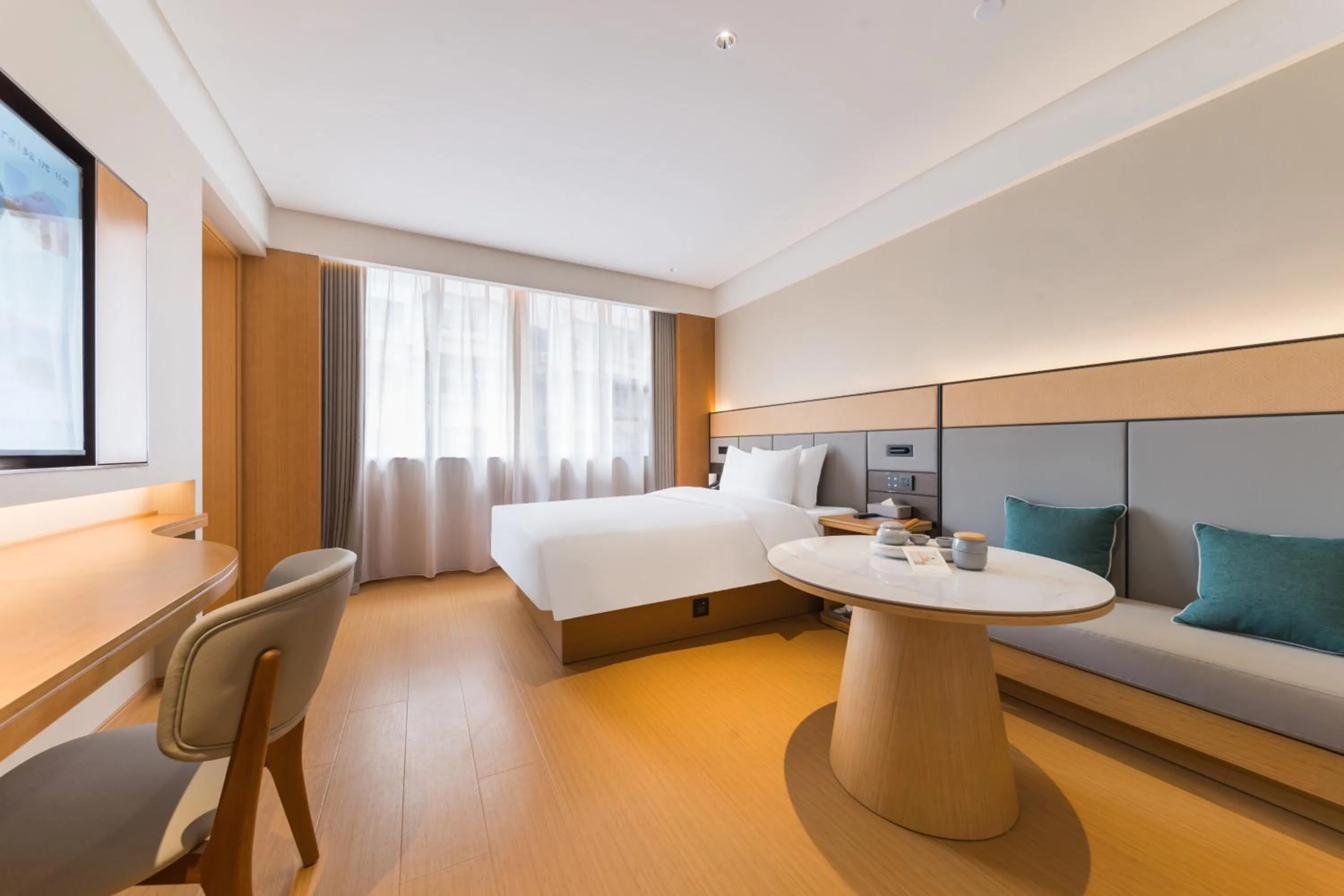 Living room, Bed in JI Hotel Guangzhou Shayuan Metro Station