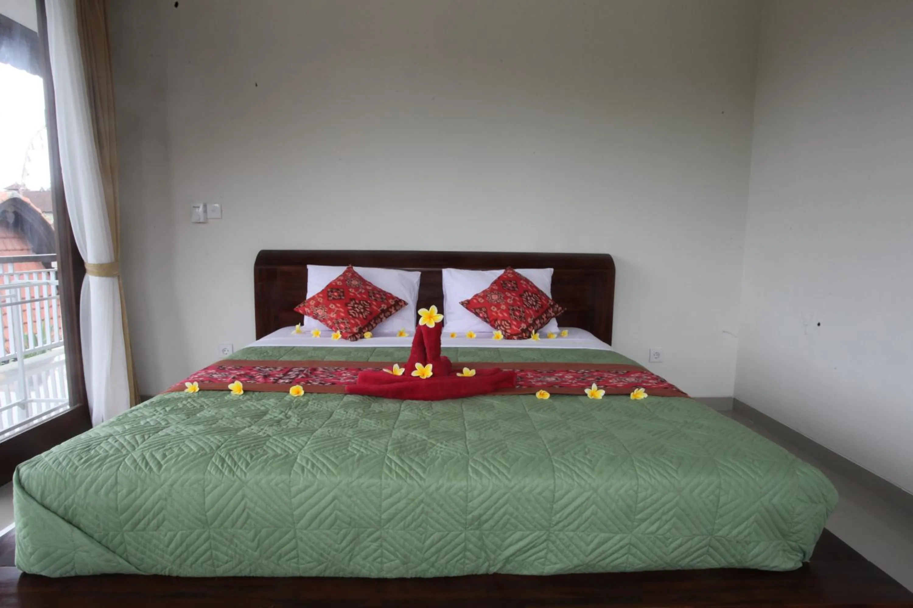 Bed in Merthayasa Bungalow 2