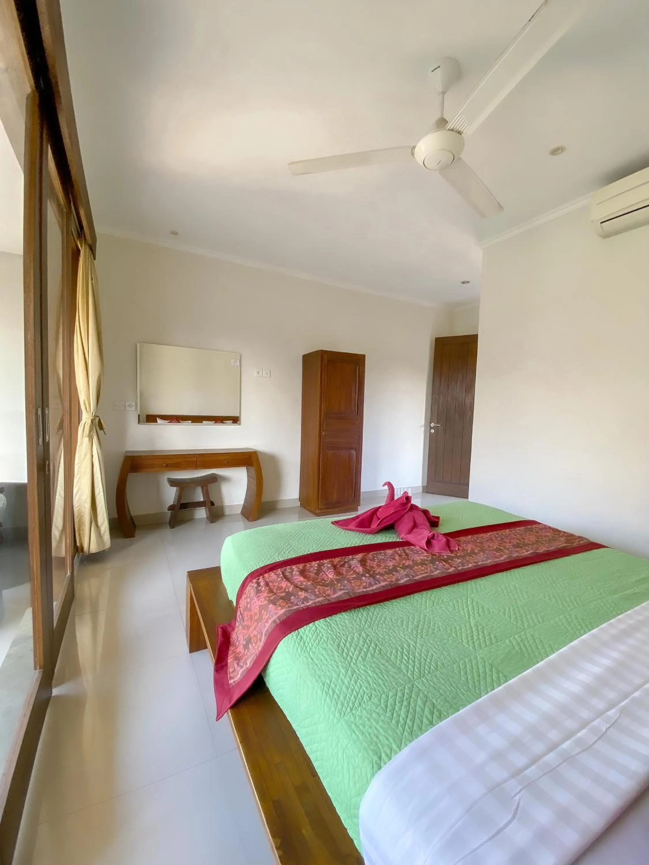 Bed in Merthayasa Bungalow 2
