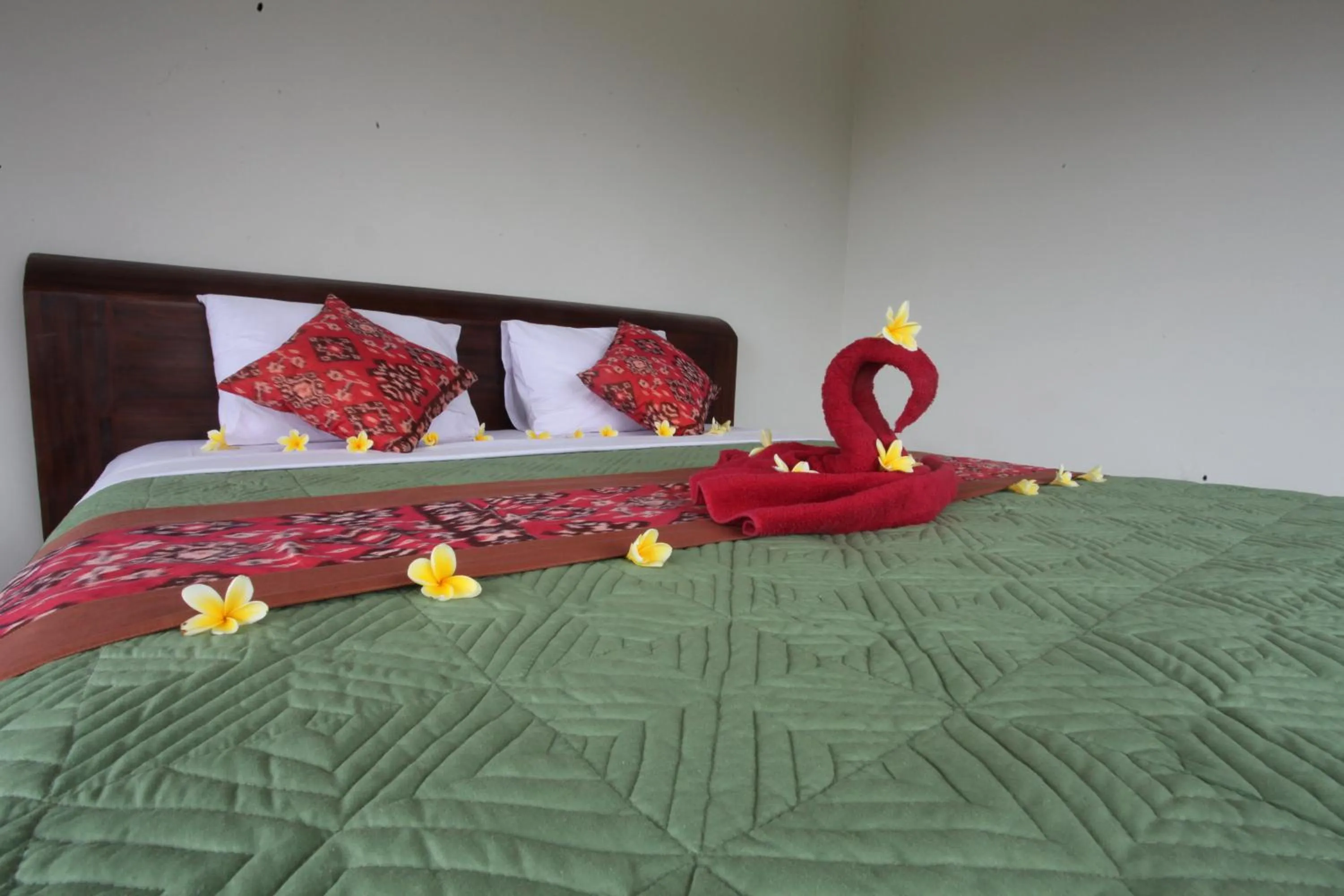 Bed in Merthayasa Bungalow 2